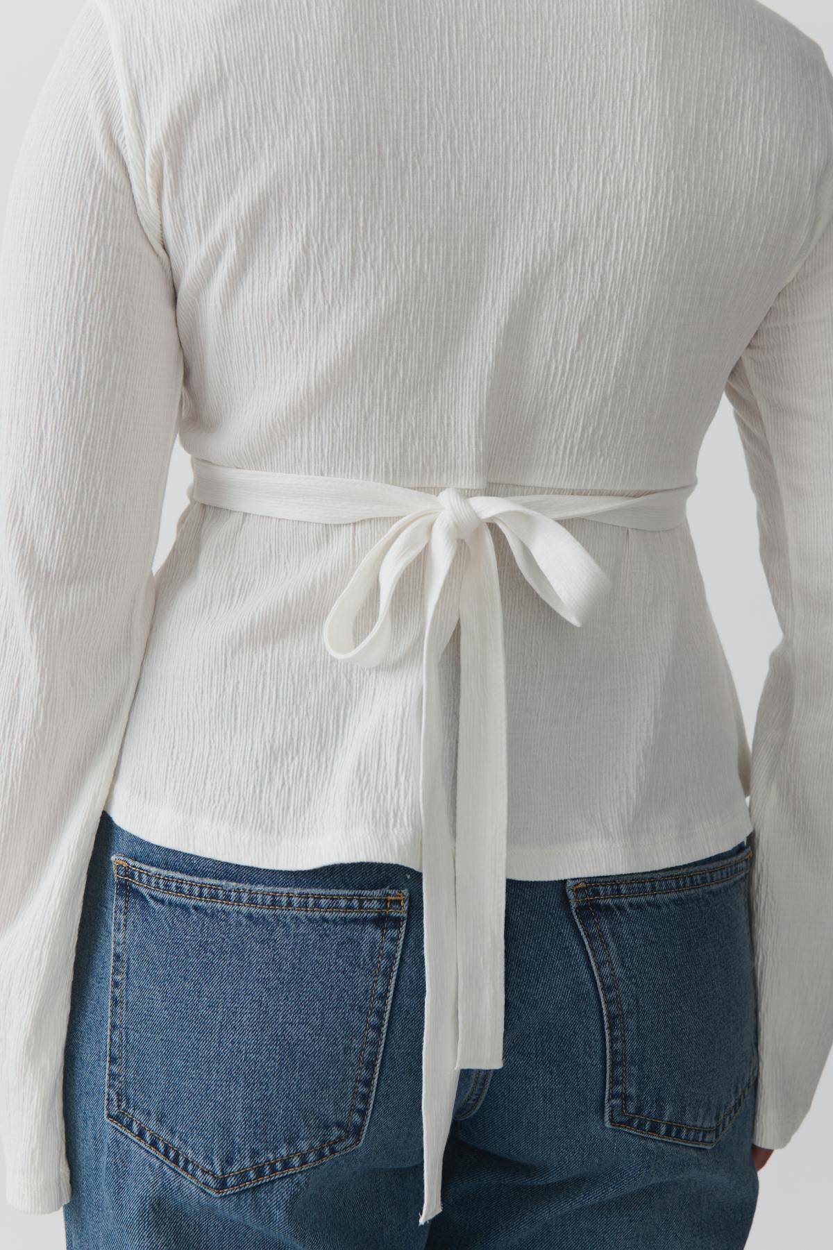 Tie top
