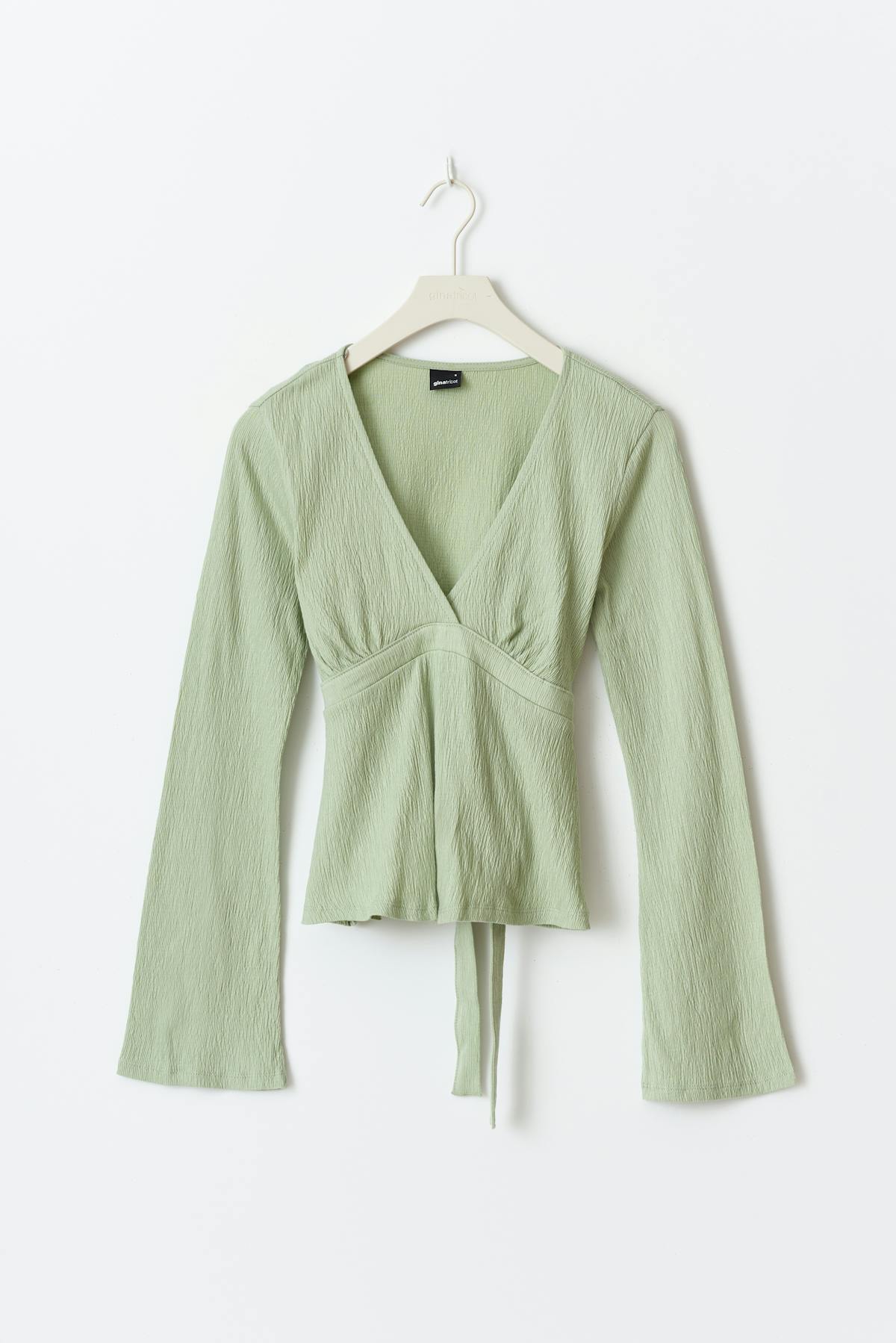 Tie top