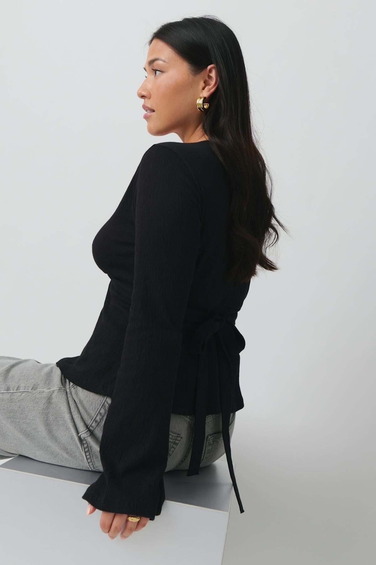 Tie top