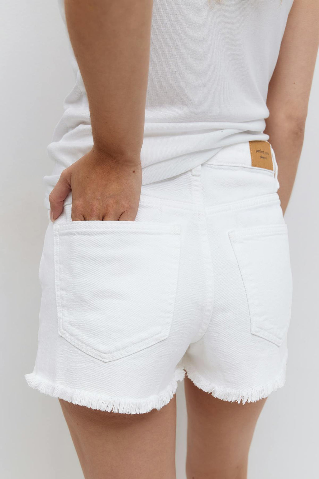 Slit denim shorts