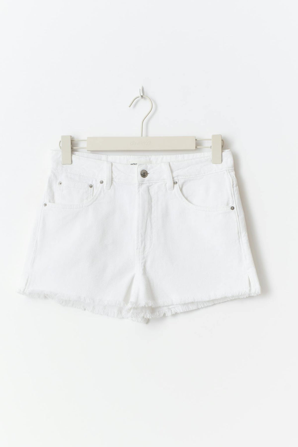 Slit denim shorts