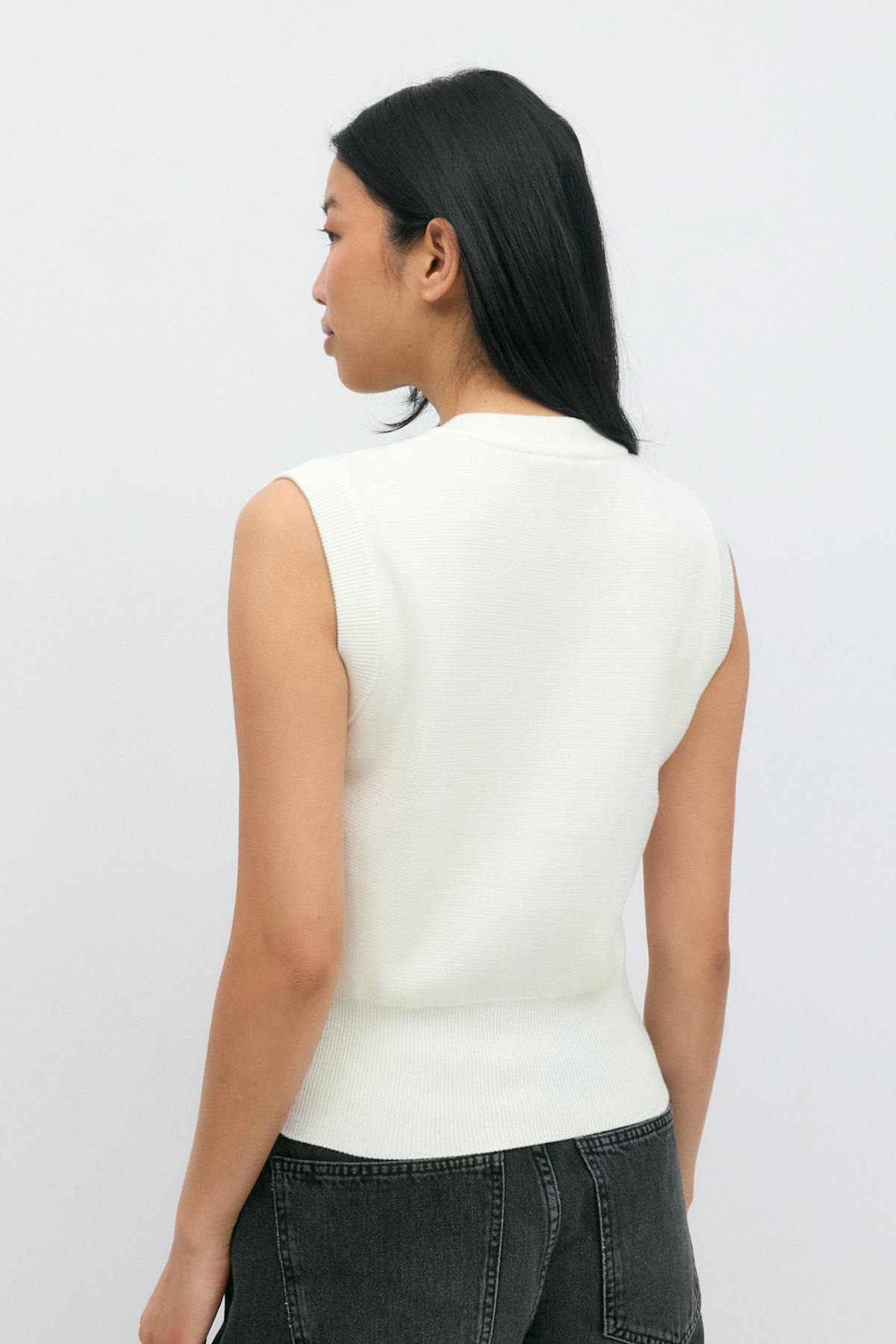 Knitted vest