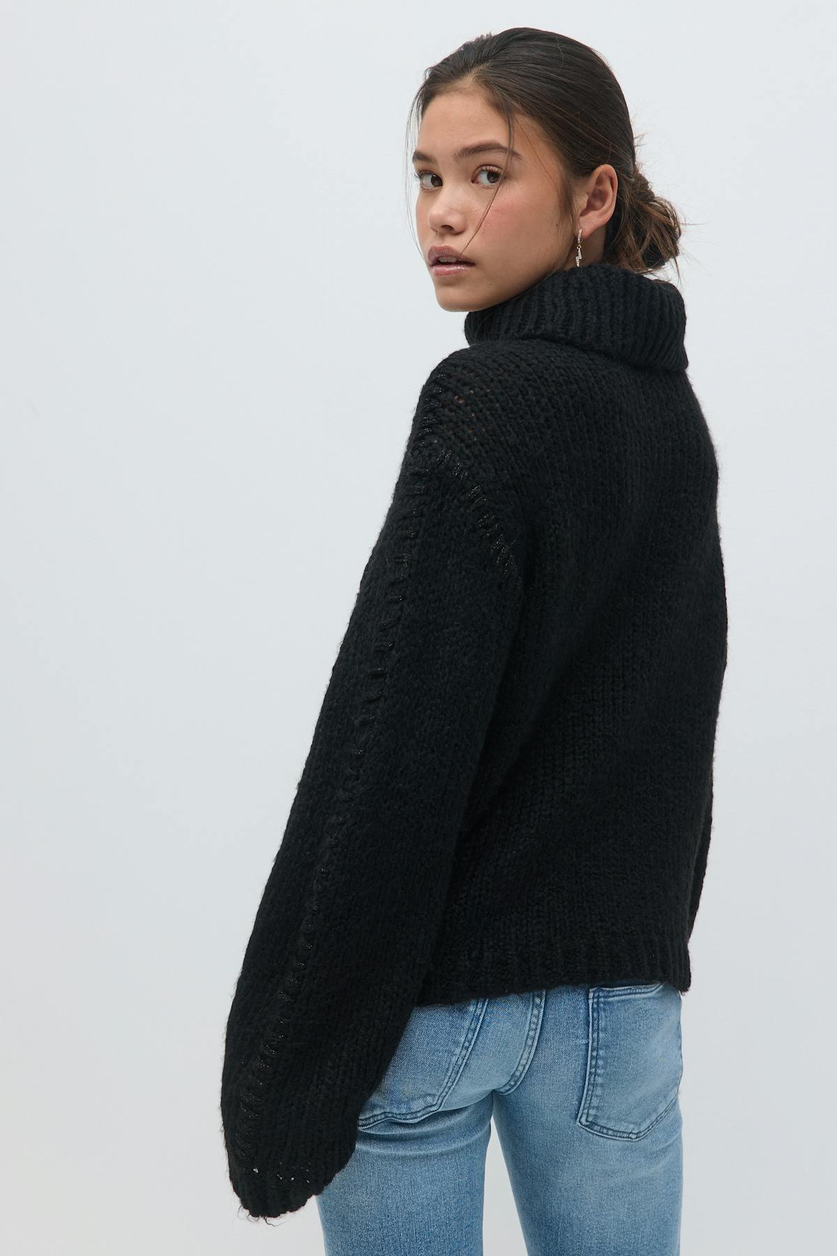 Y stitch sweater