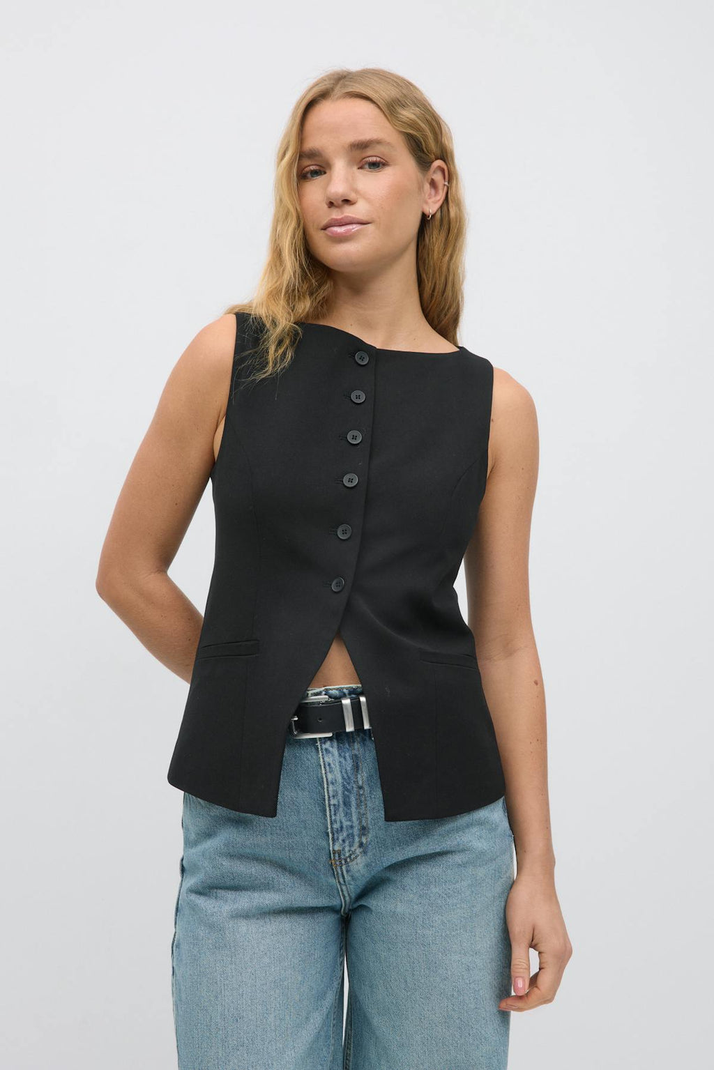 Tailored boatneck vest