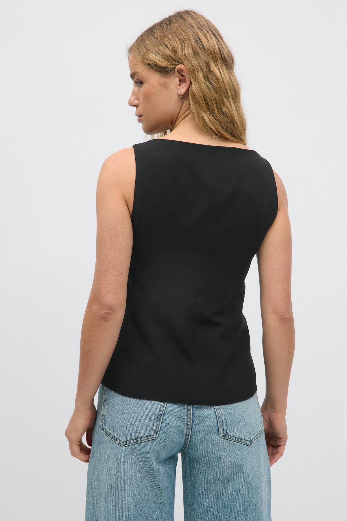 Tailored boatneck vest