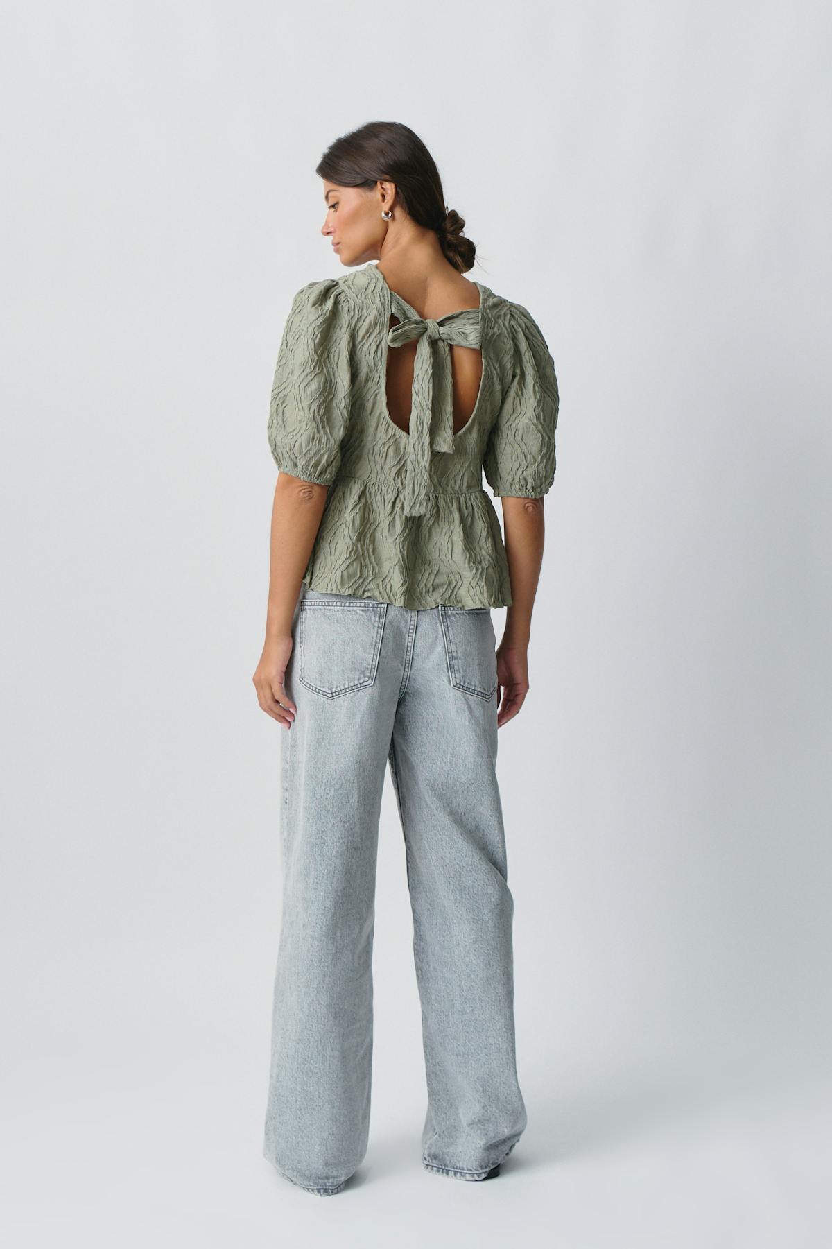 Tie top