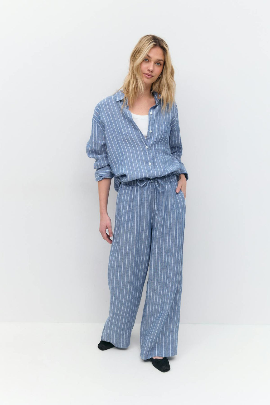 Wide linen trousers