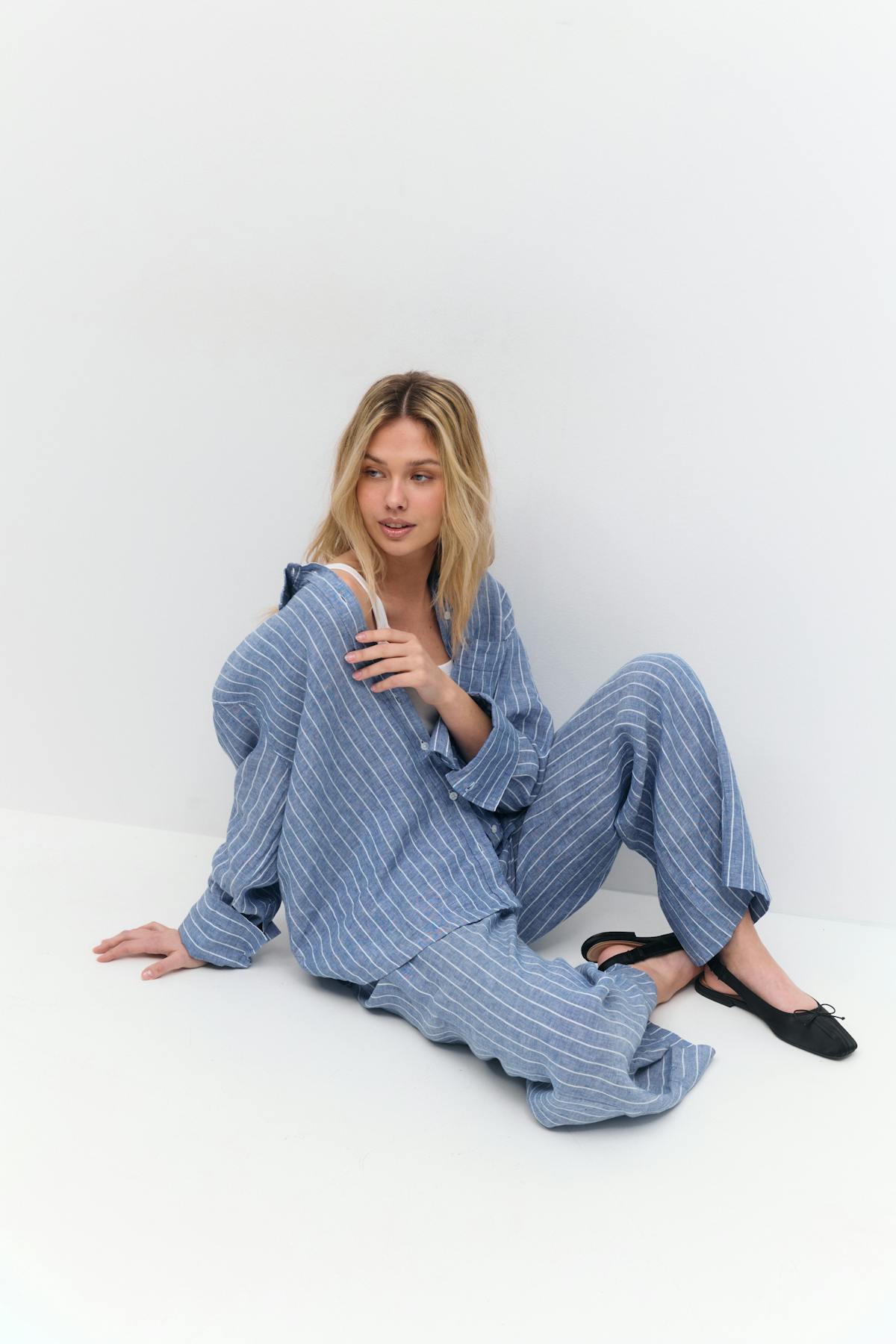 Wide linen trousers