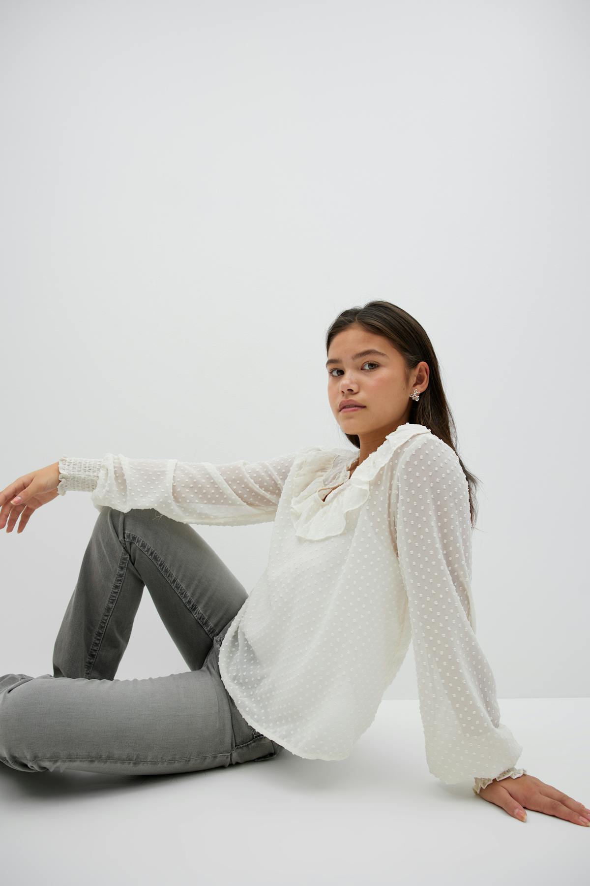 Y flounce blouse