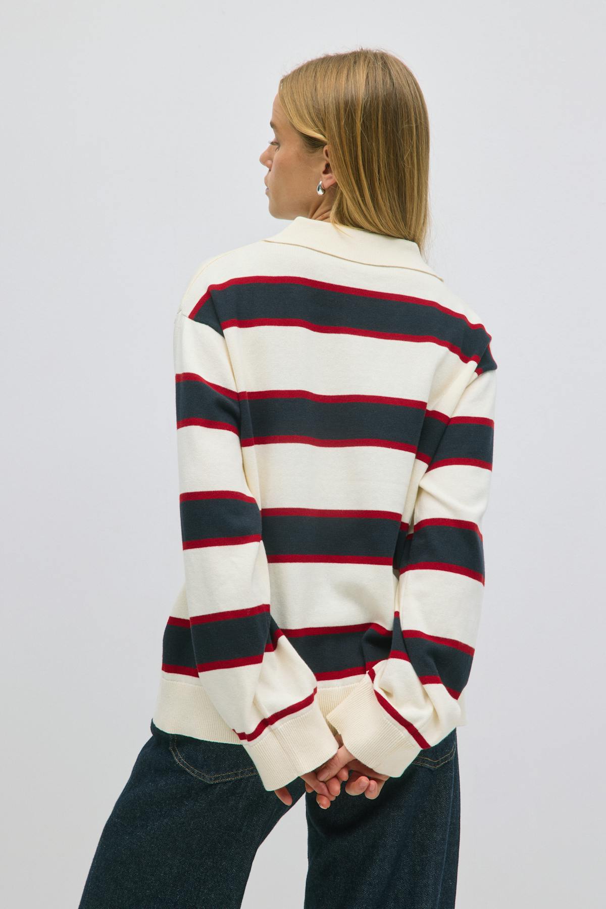 Knitted collar sweater