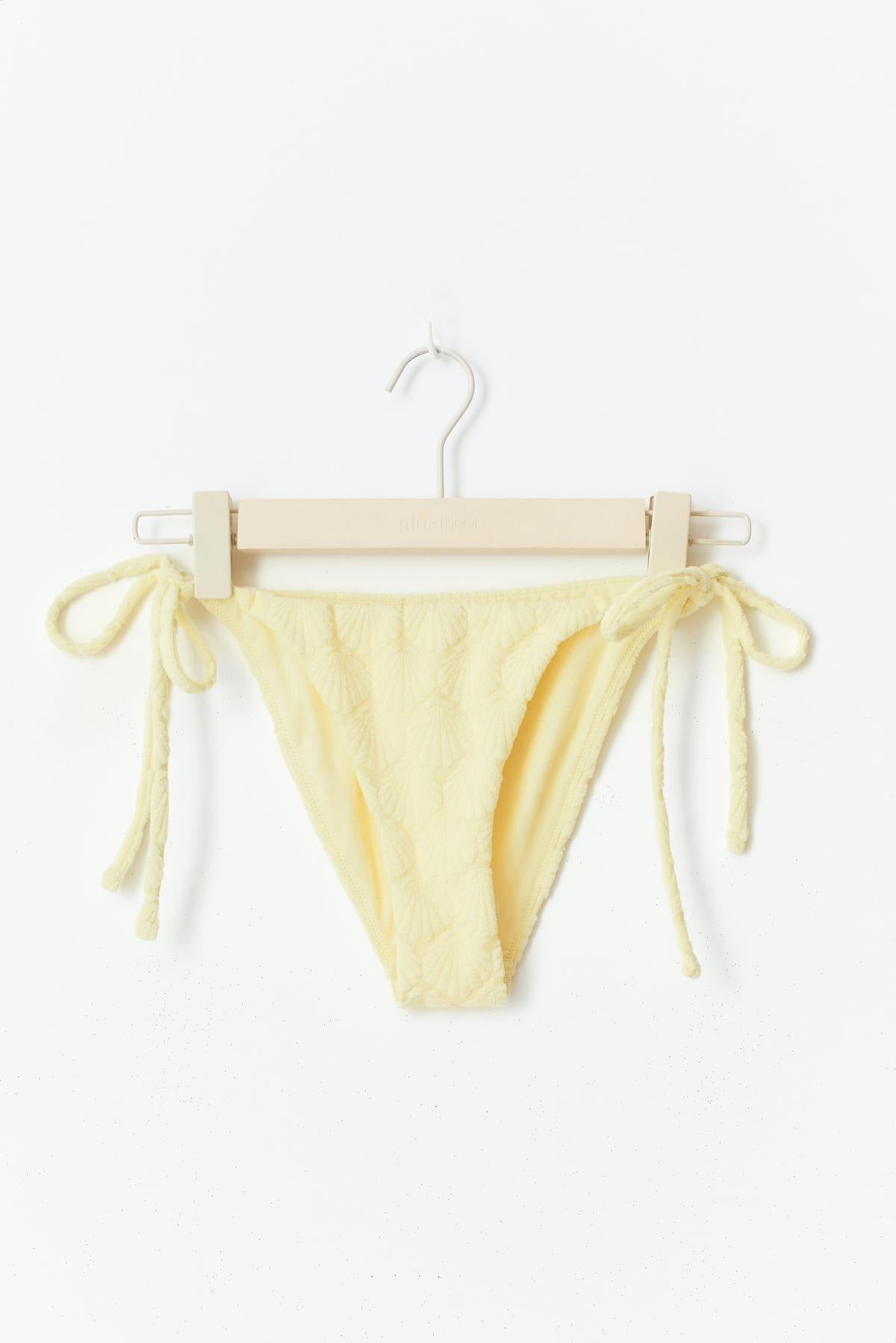 Shell bikini triangle briefs