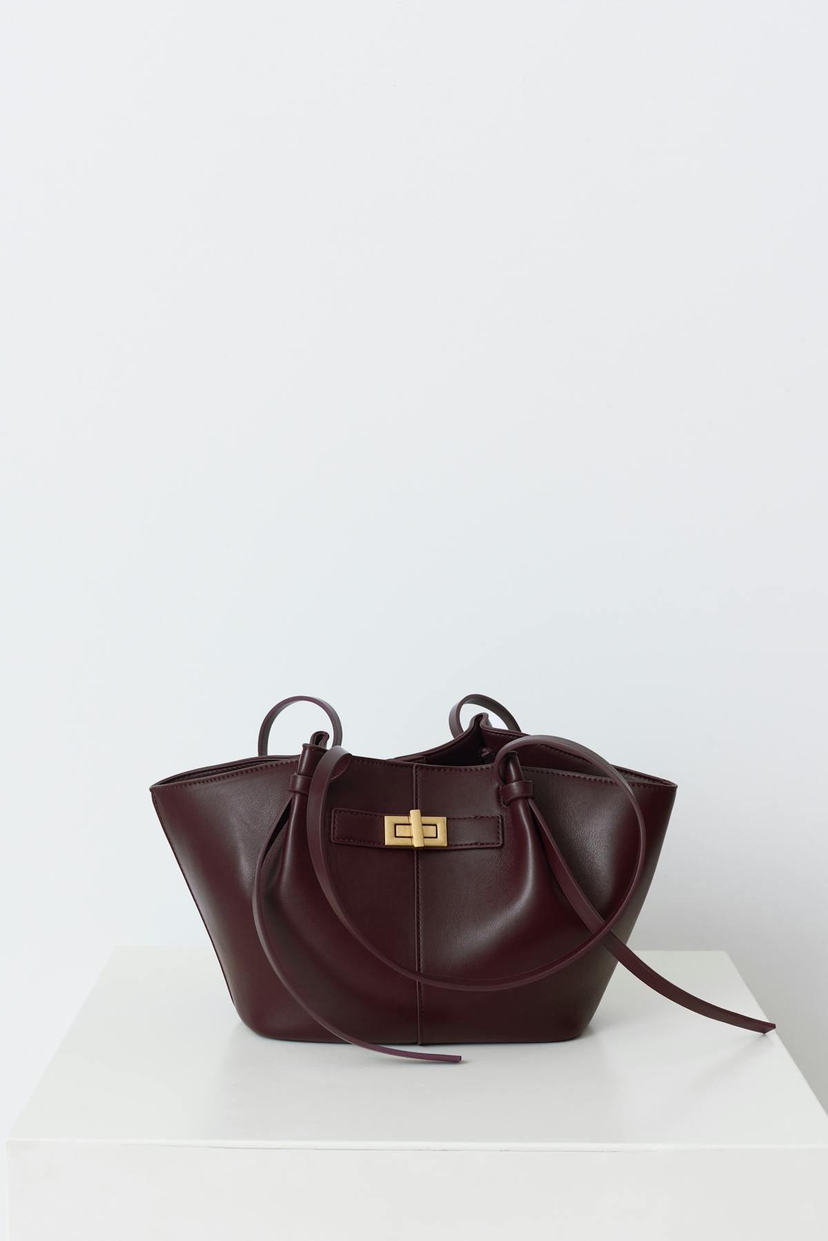 Midi long strap bag