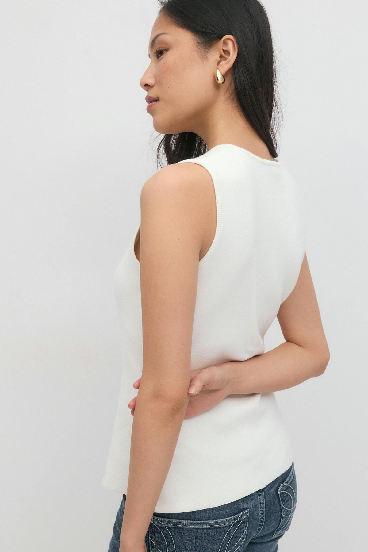 Knitted button vest