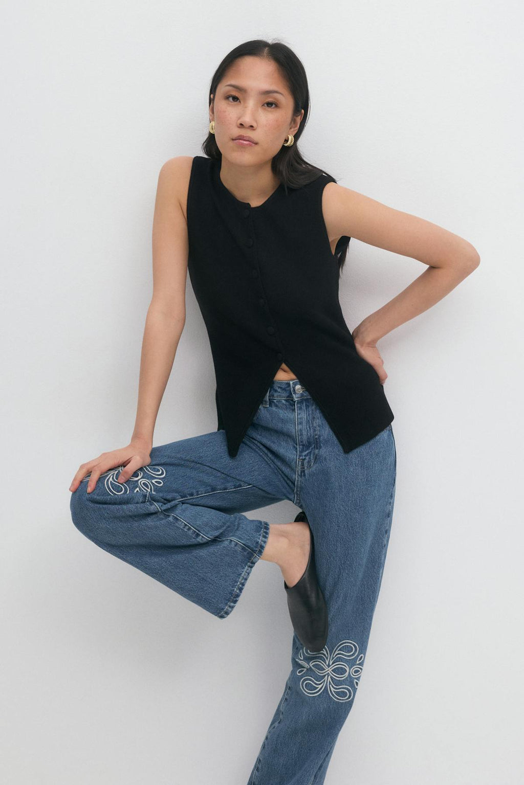 Knitted button vest
