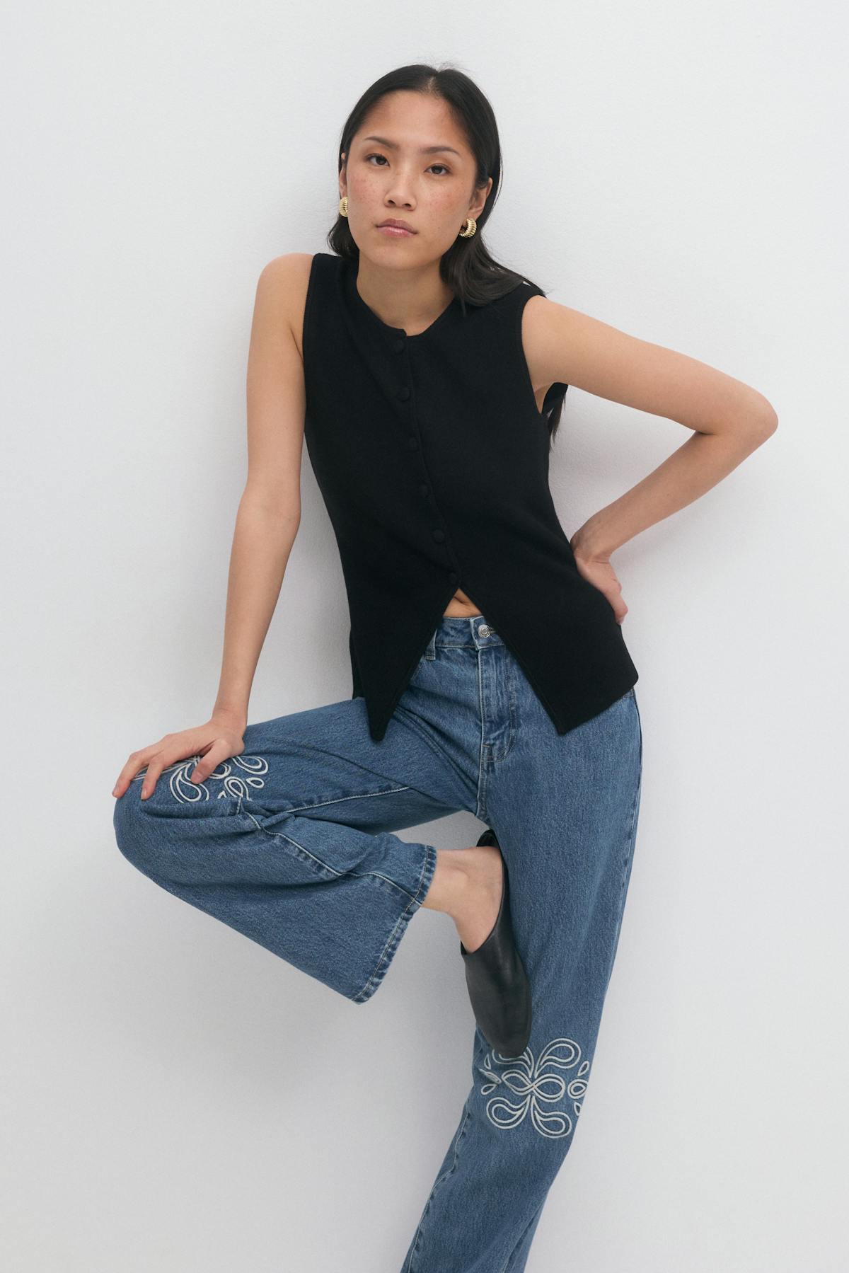Knitted button vest