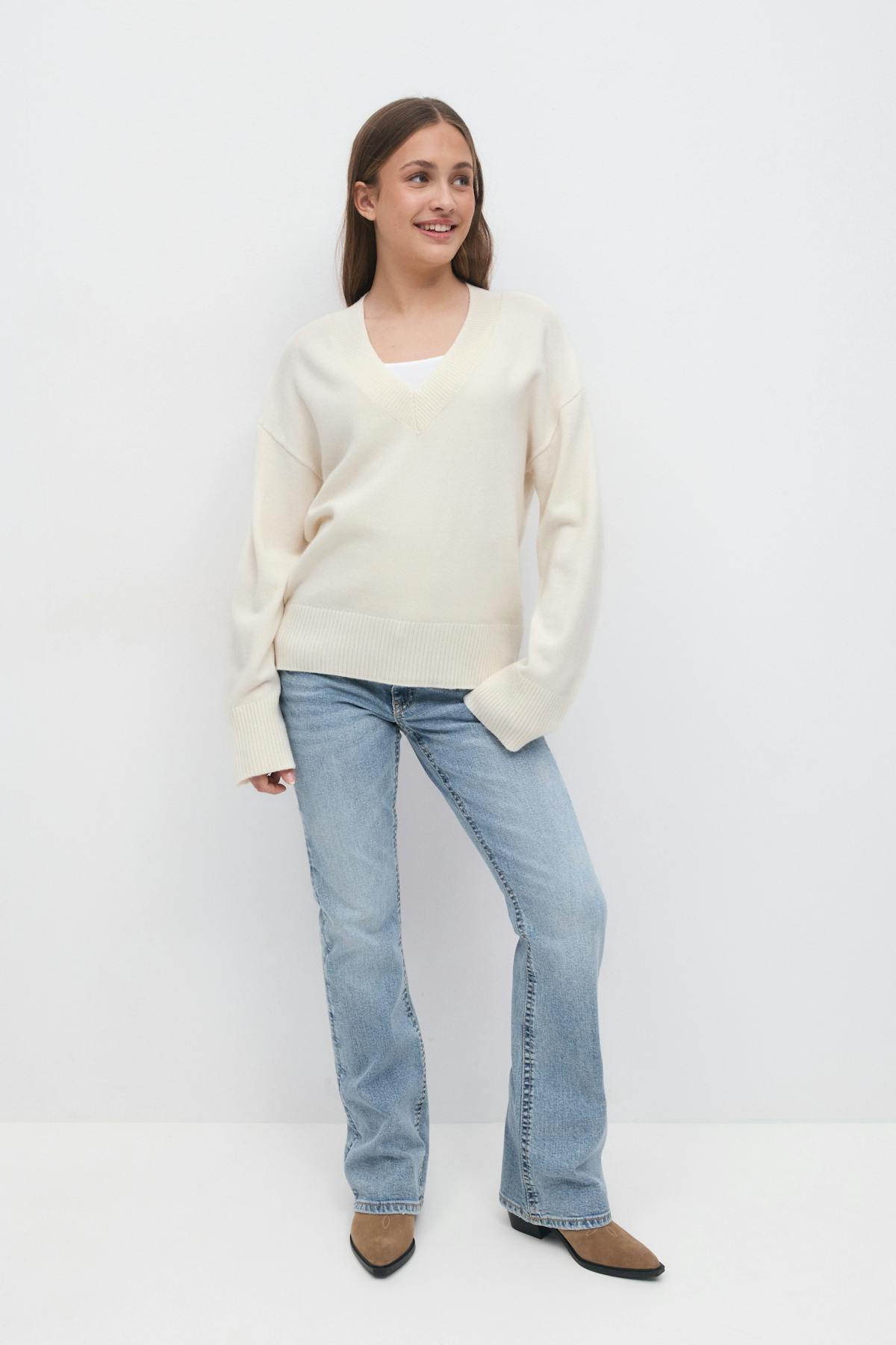 Y knit v-neck sweater