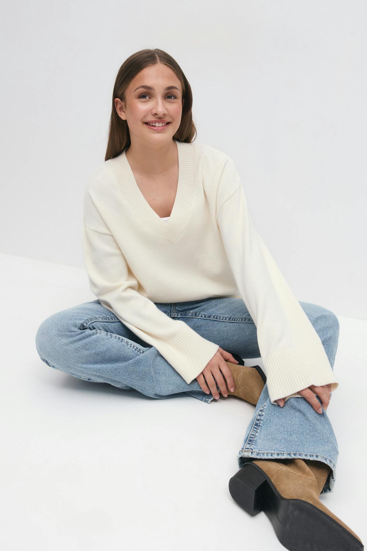 Y knit v-neck sweater