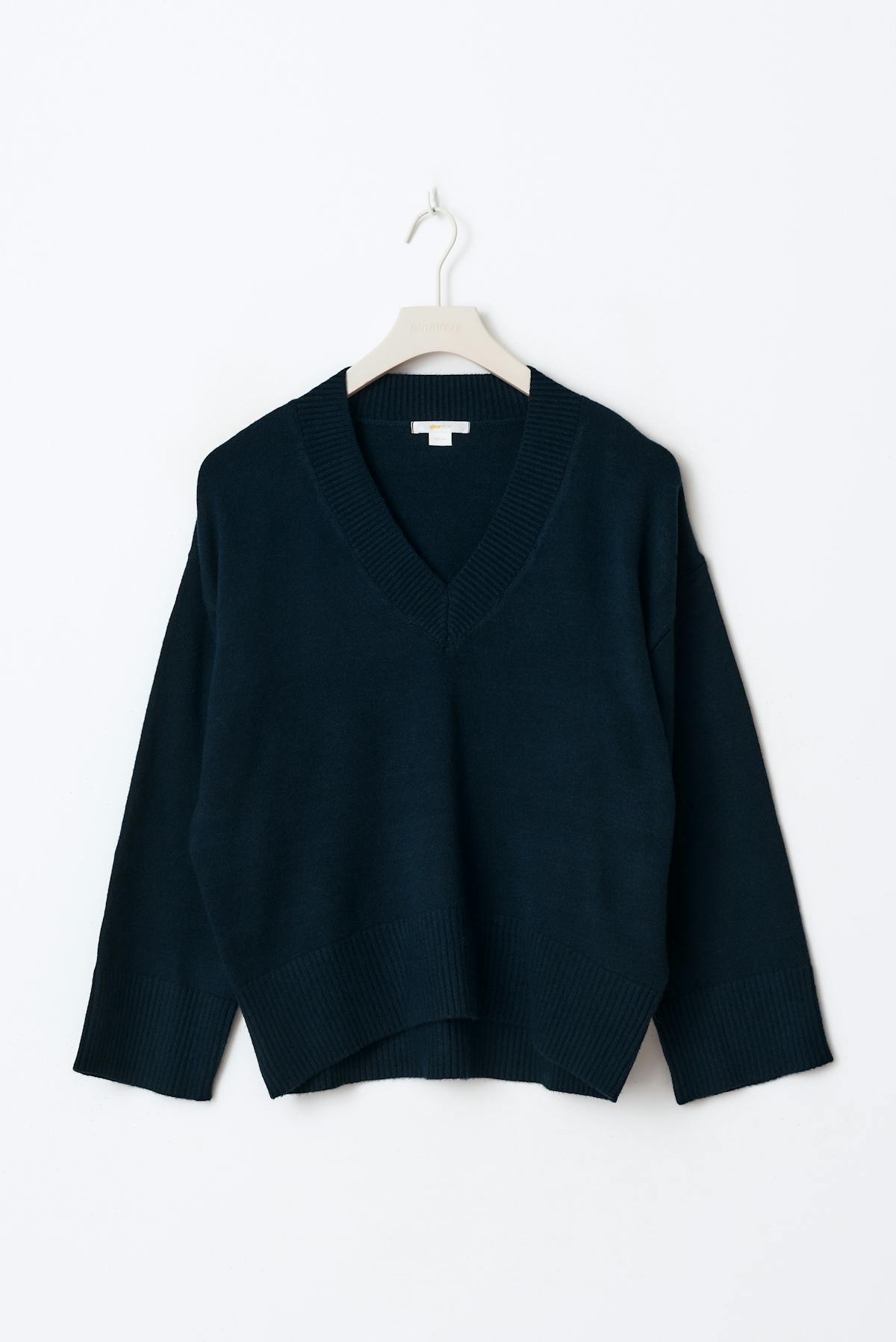 Y knit v-neck sweater