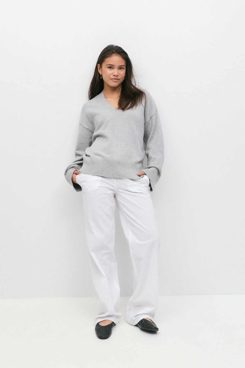 Y knit v-neck sweater