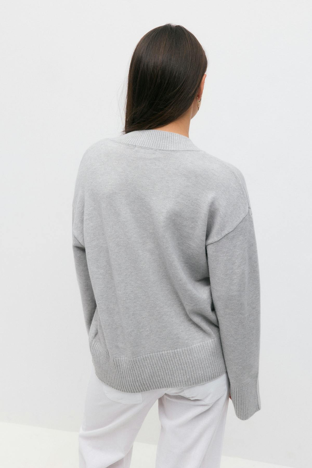 Y knit v-neck sweater