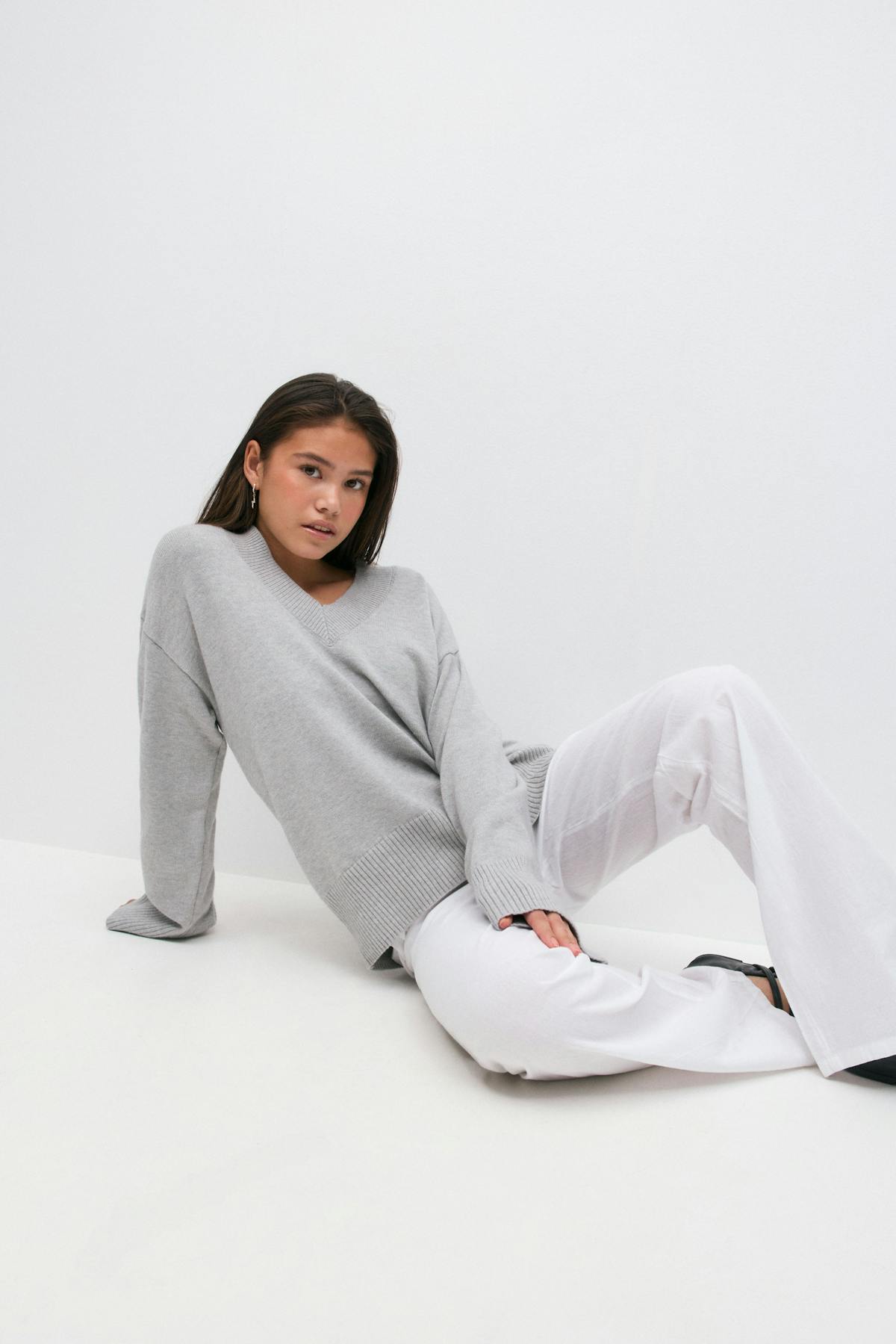 Y knit v-neck sweater