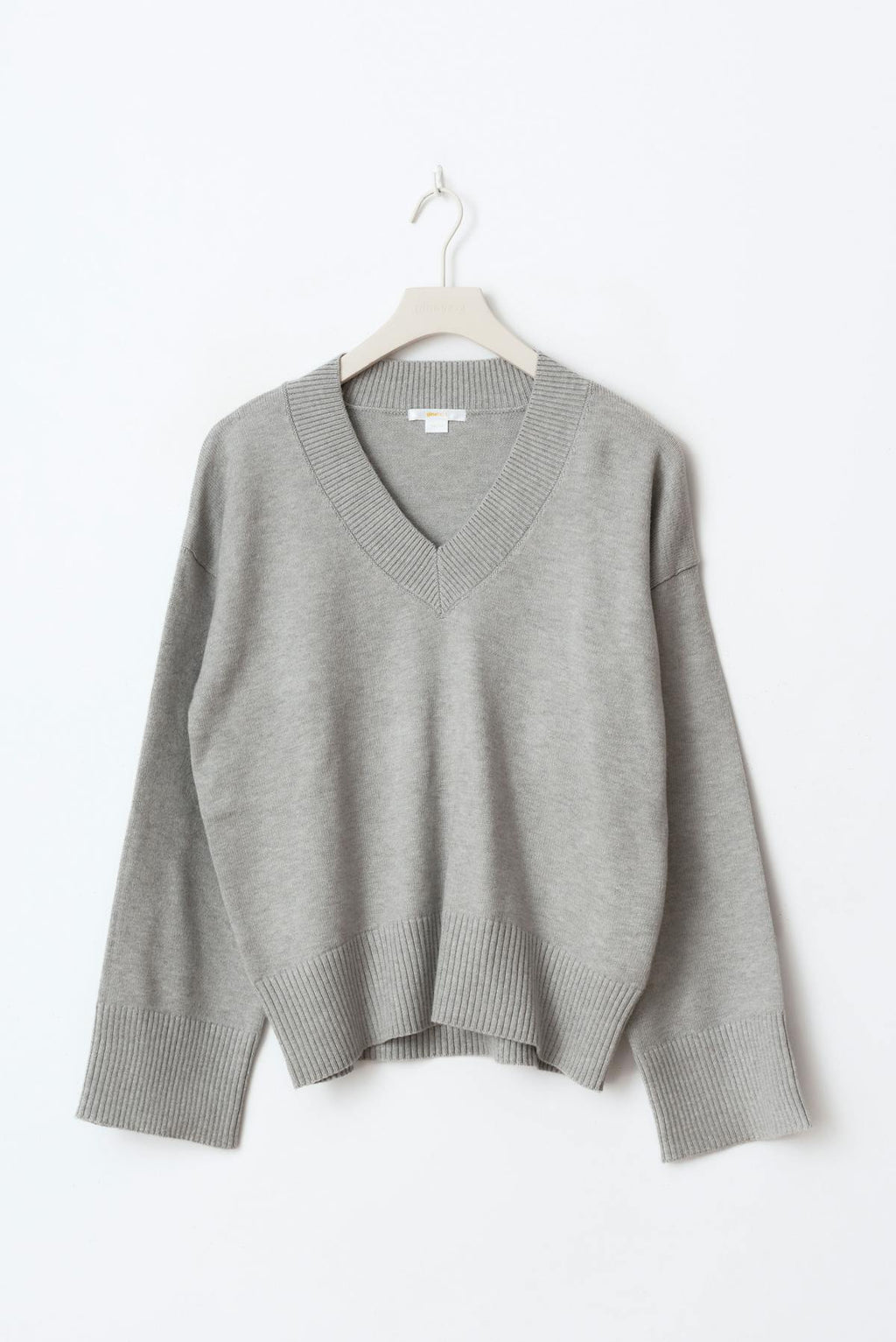 Y knit v-neck sweater