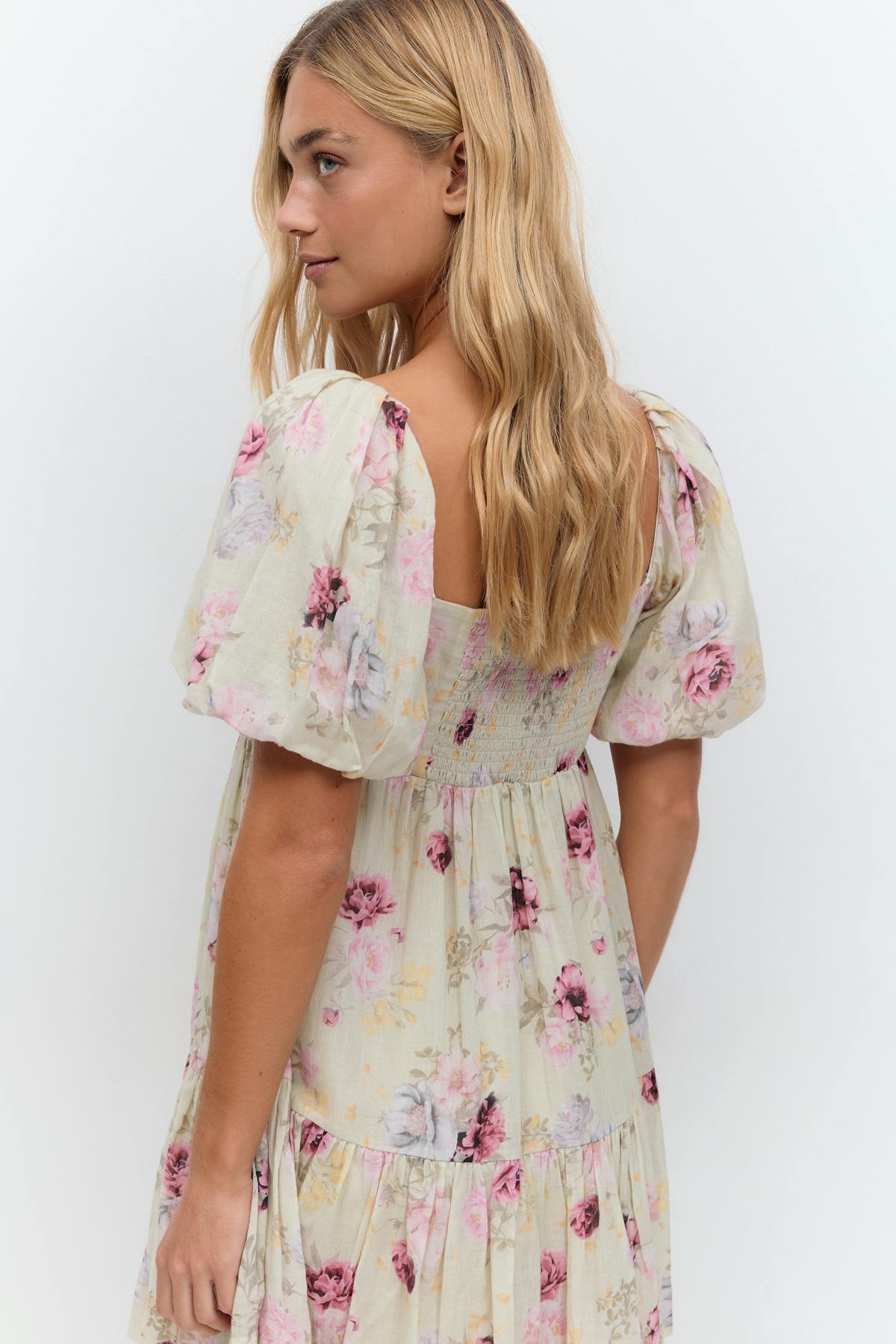 Puff sleeve dress