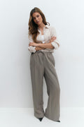 Relaxed wide trousers