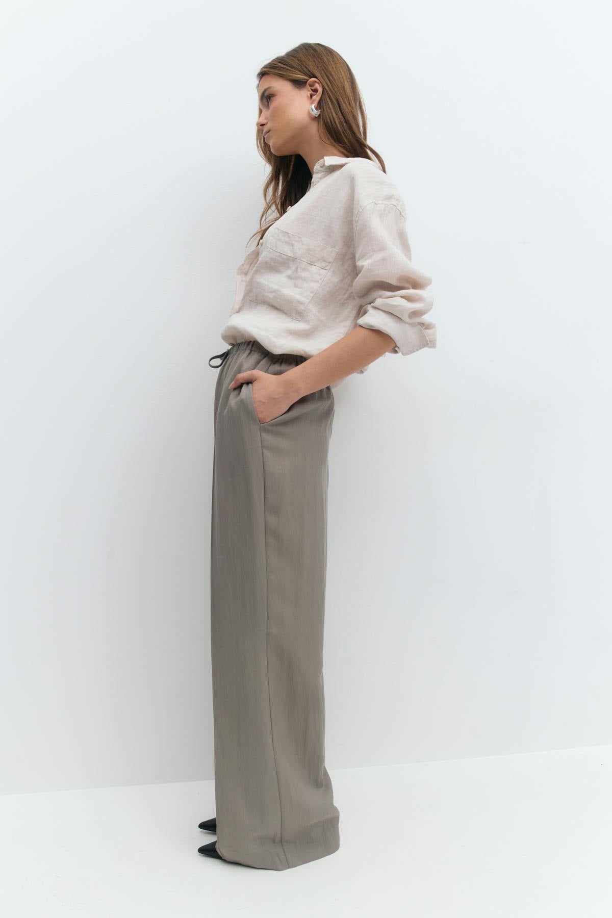 Relaxed wide trousers