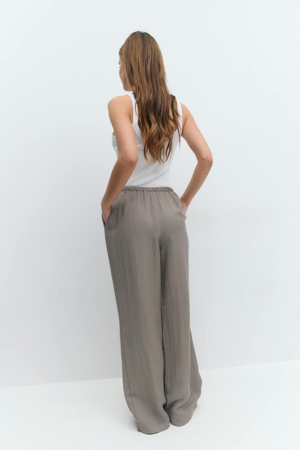 Relaxed wide trousers