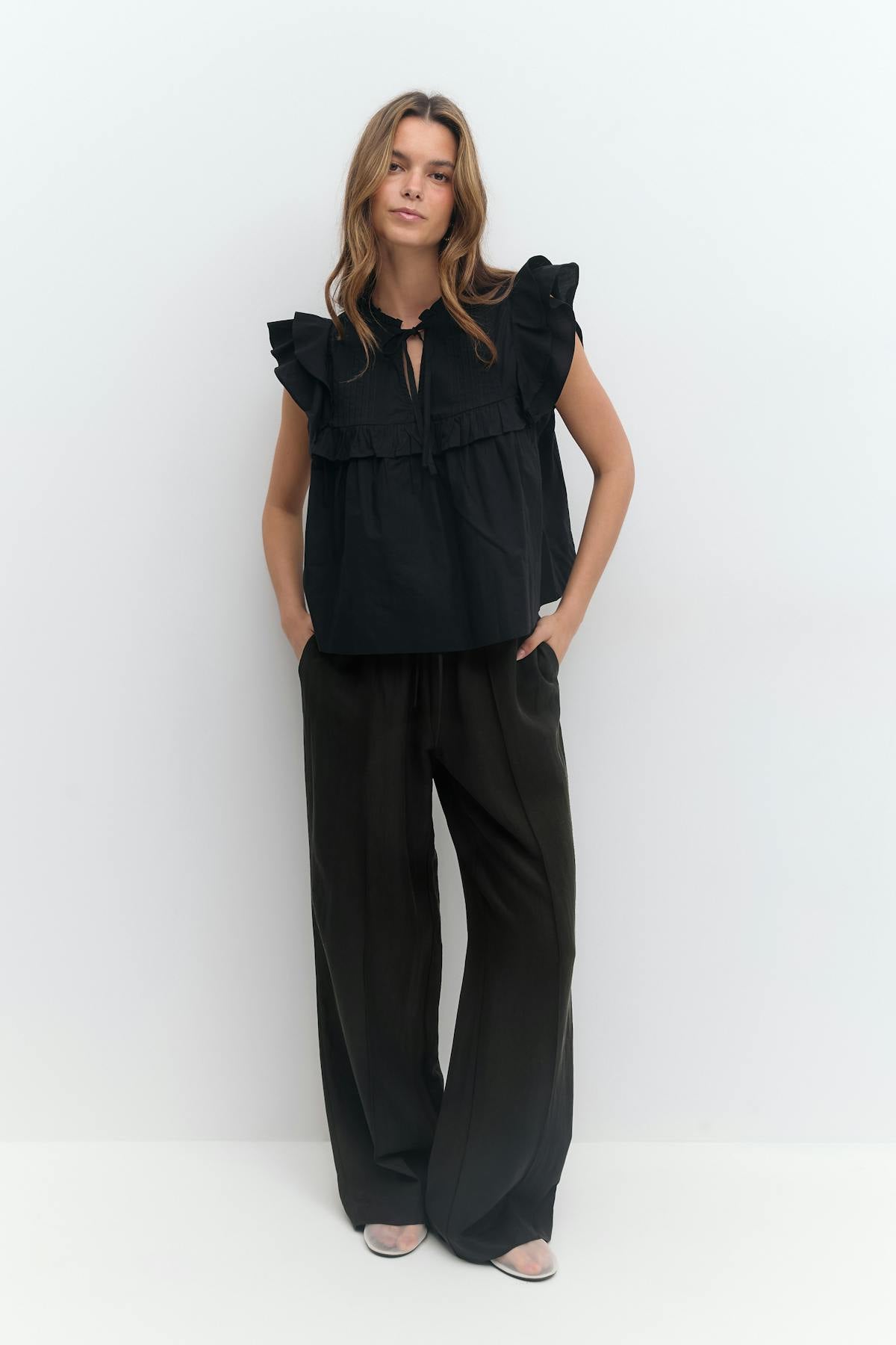 Relaxed wide trousers