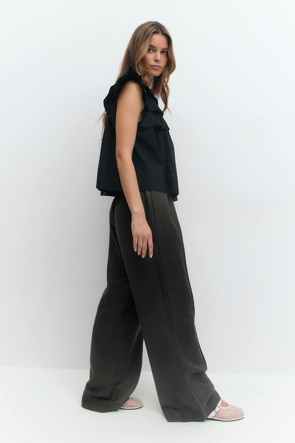 Relaxed wide trousers