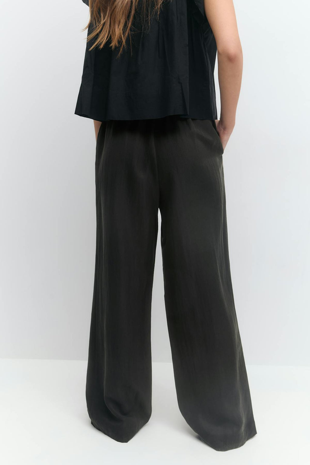 Relaxed wide trousers