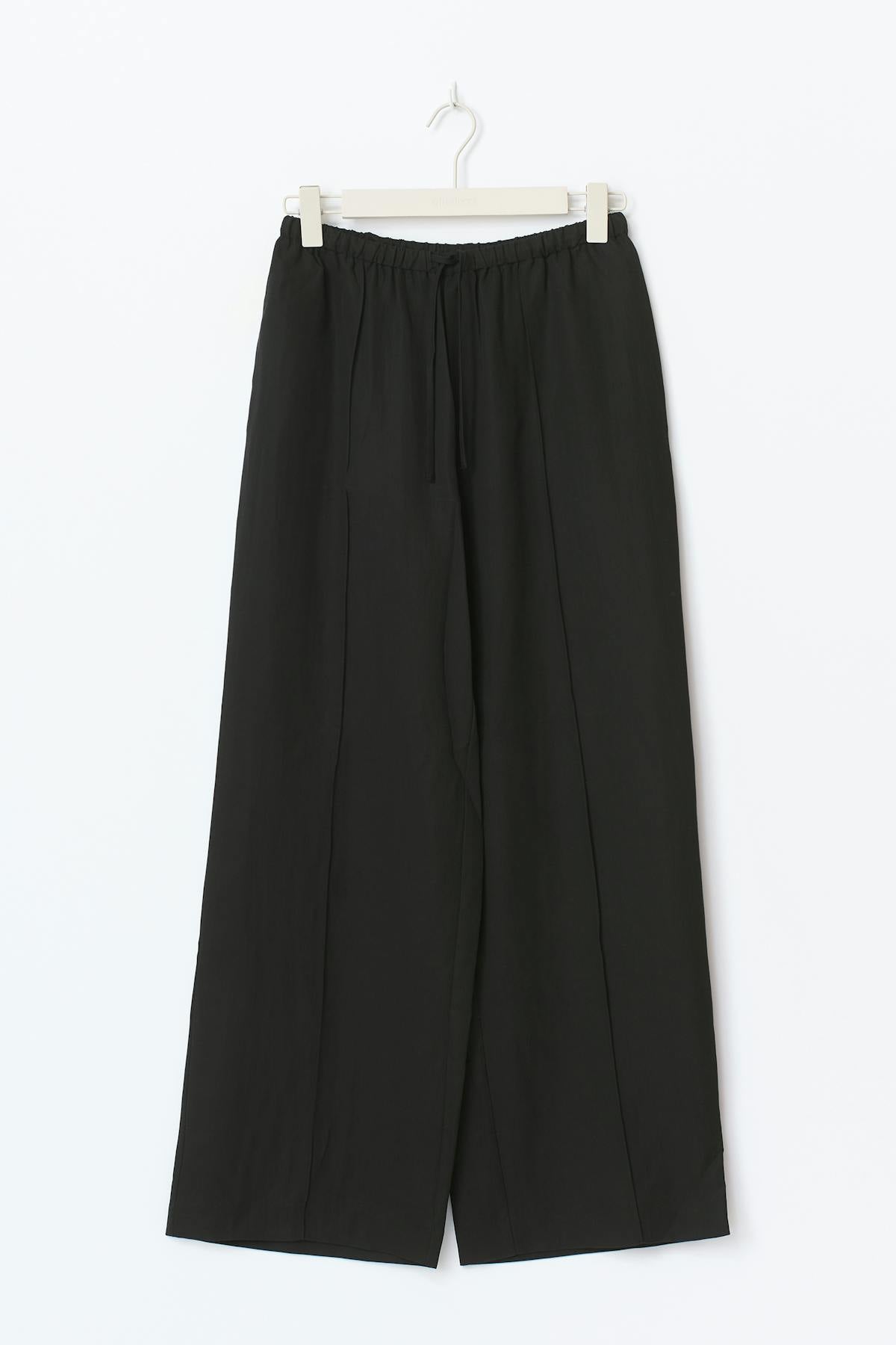 Relaxed wide trousers