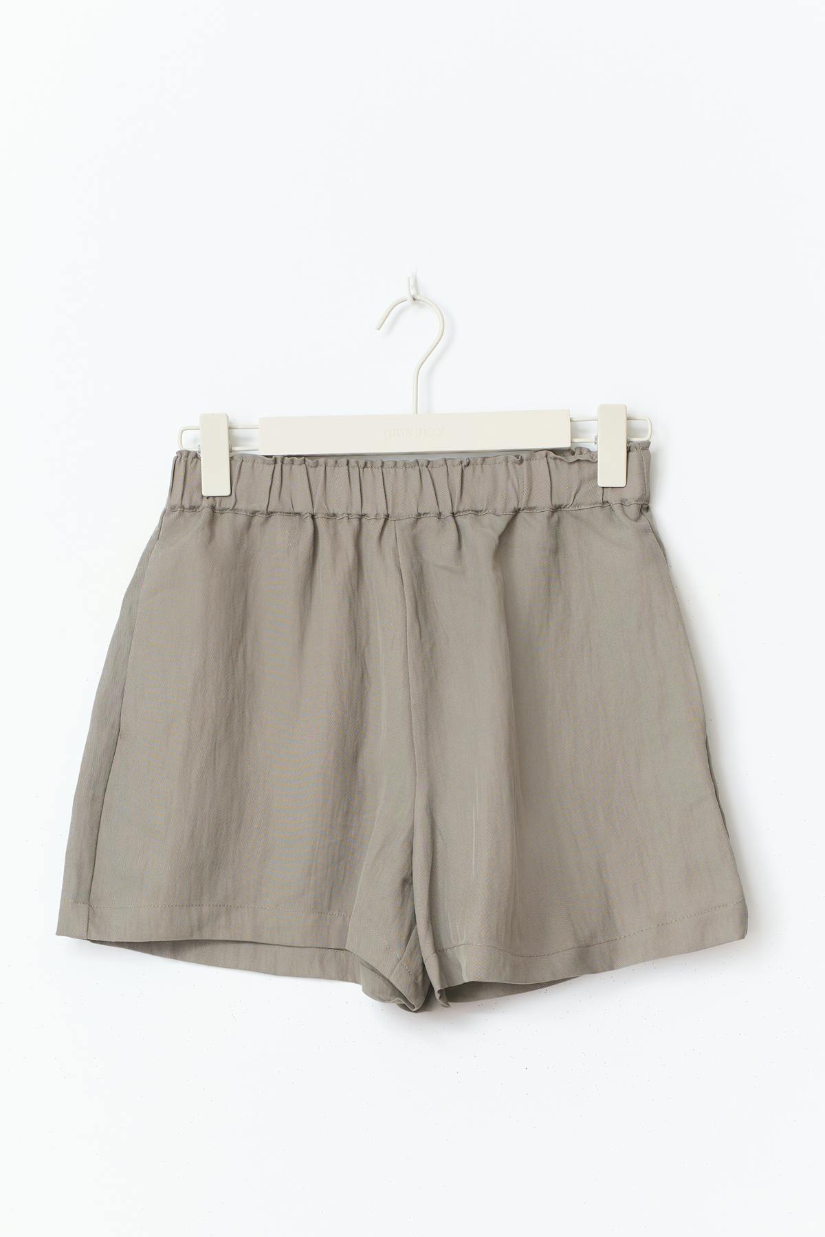 Relaxed high waist shorts