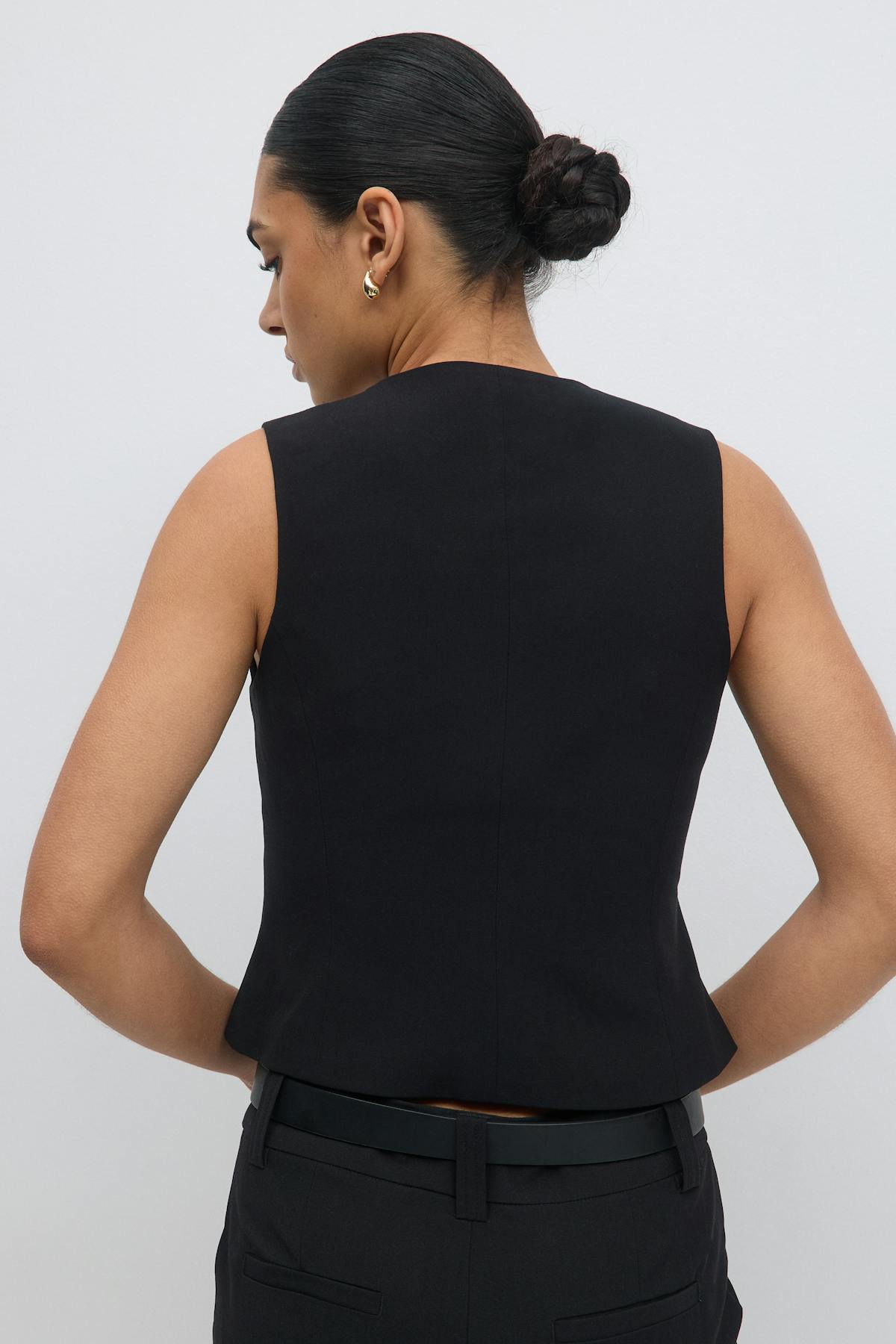 Short v-neck vest