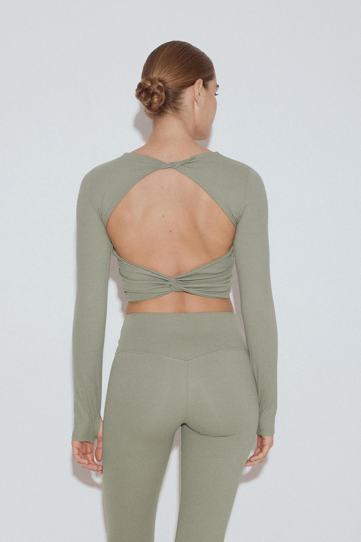 Yoga twist top