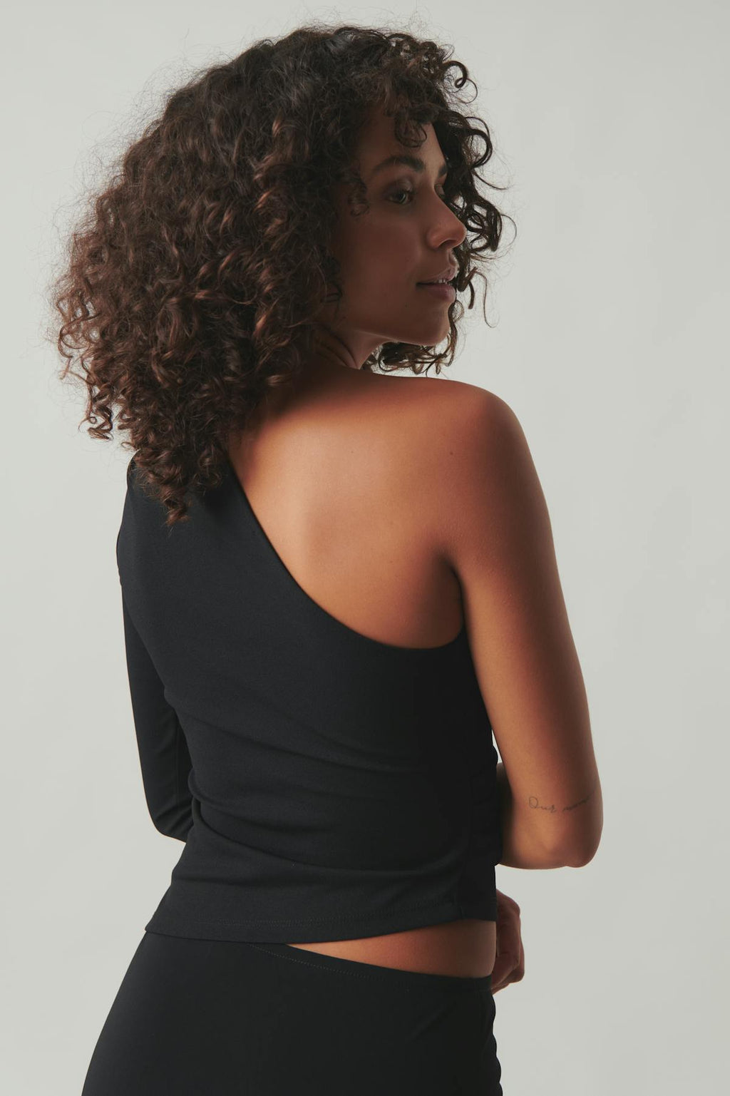 One shoulder top