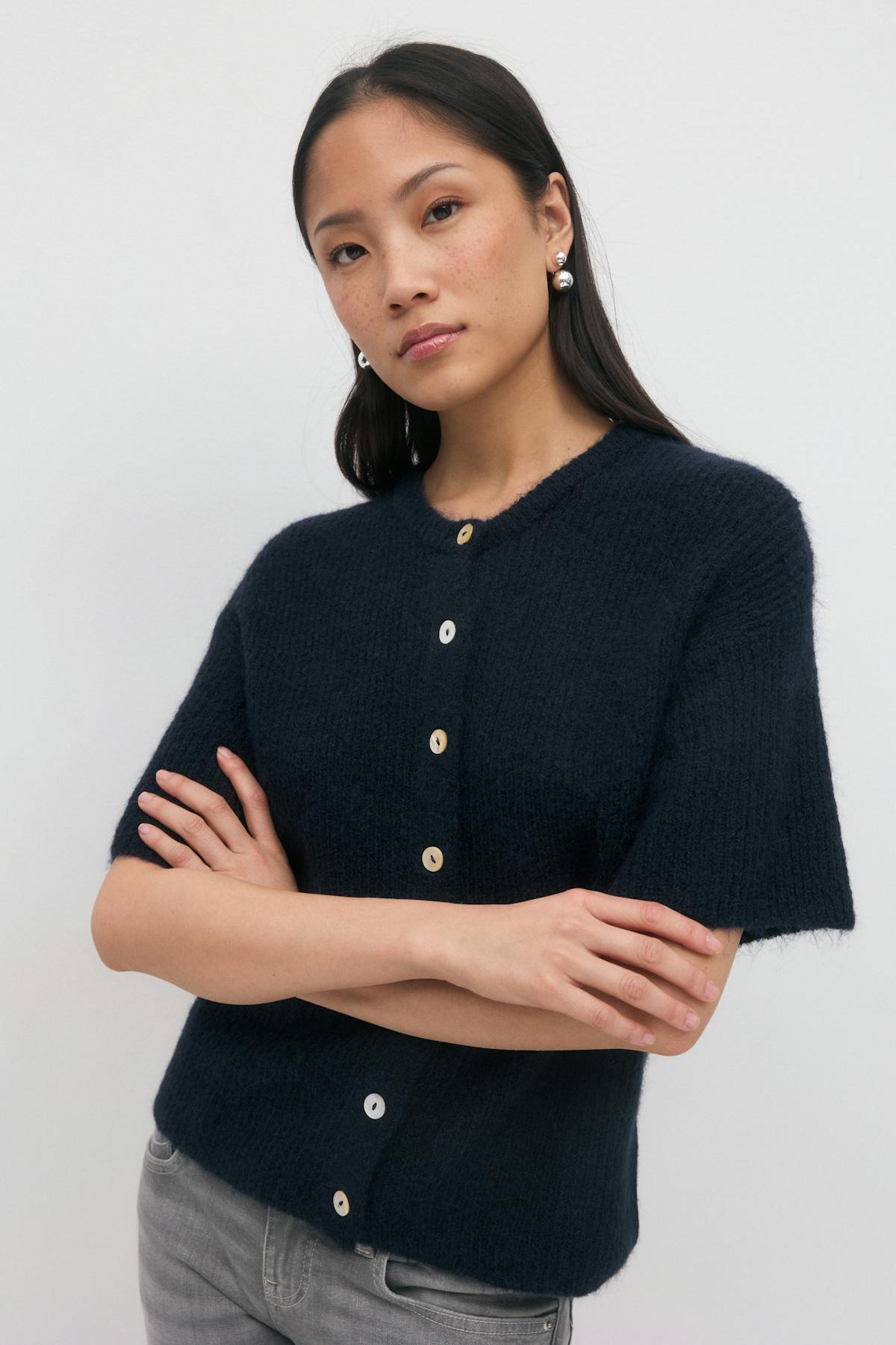 Short sleeve knitted cardigan
