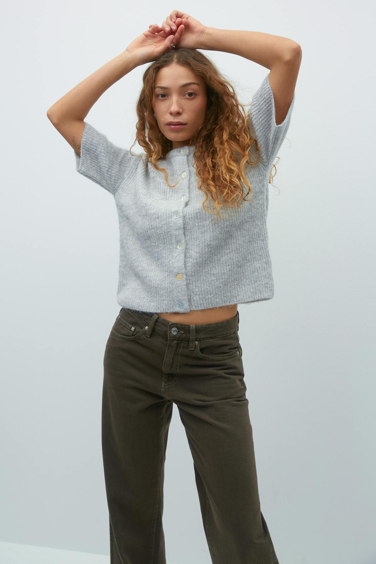 Short sleeve knitted cardigan