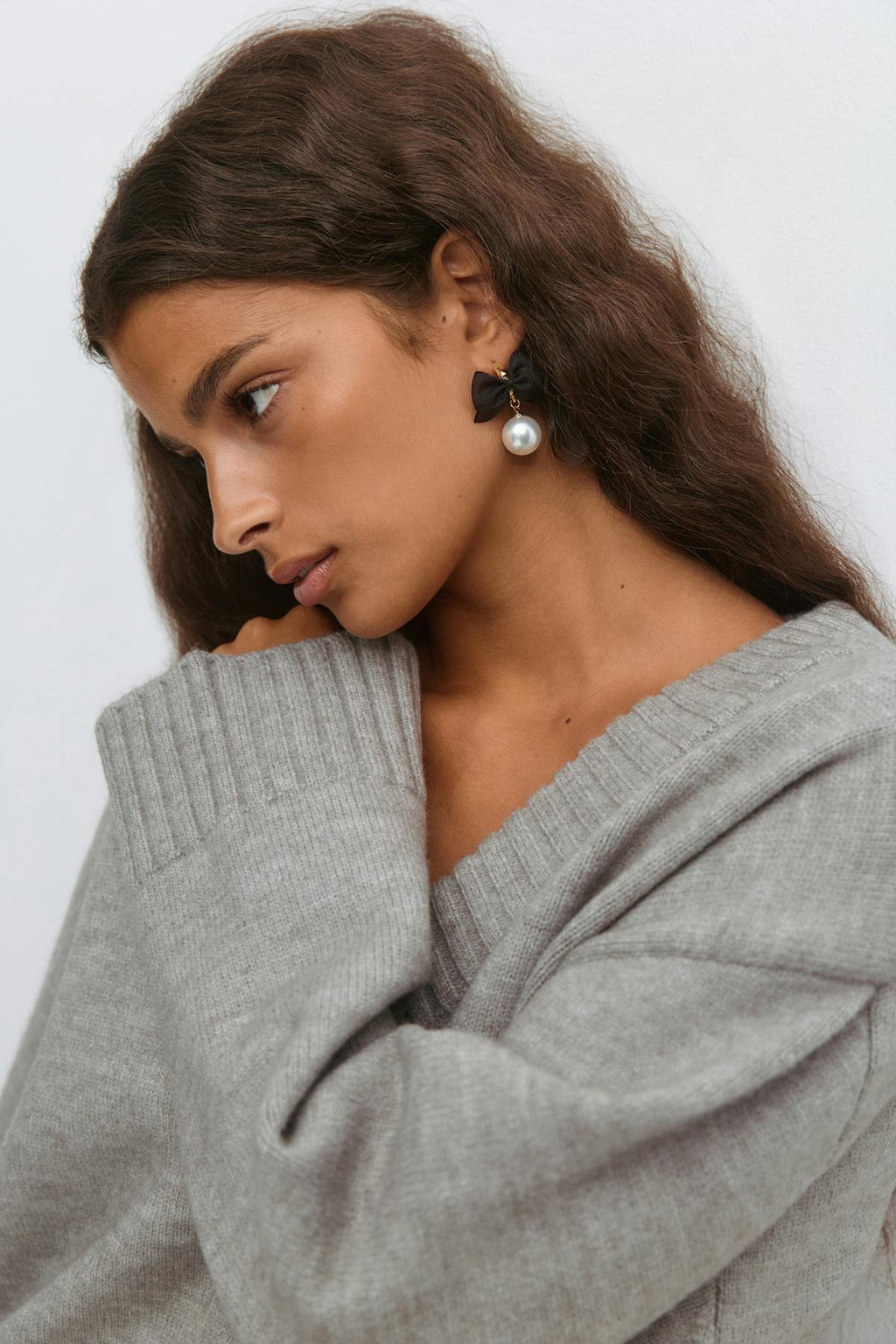 Pearl bow earrings