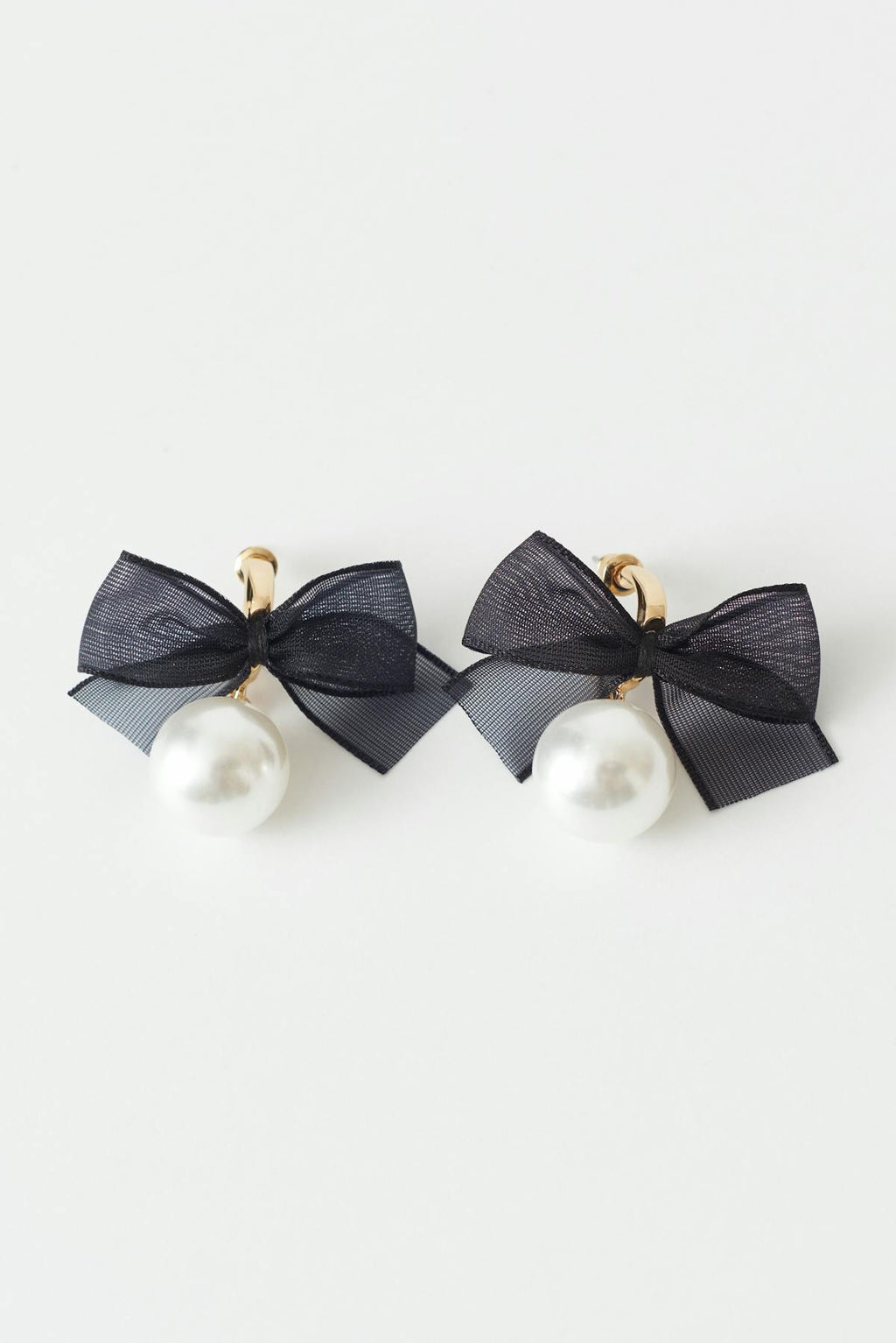 Pearl bow earrings