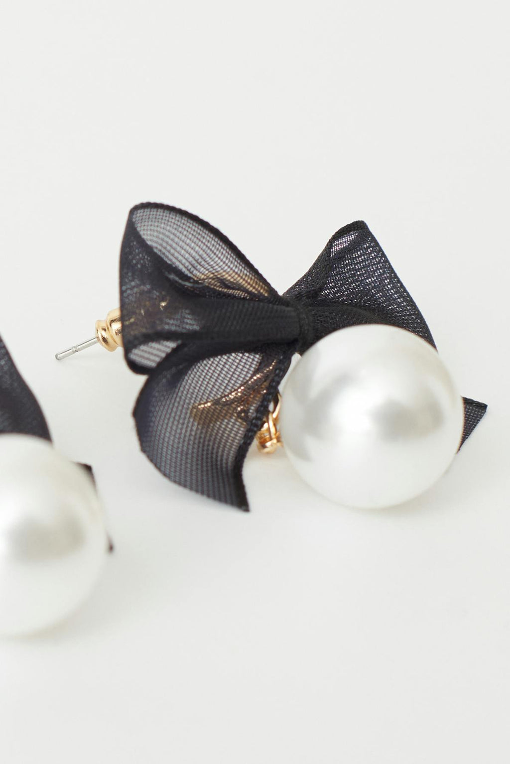 Pearl bow earrings