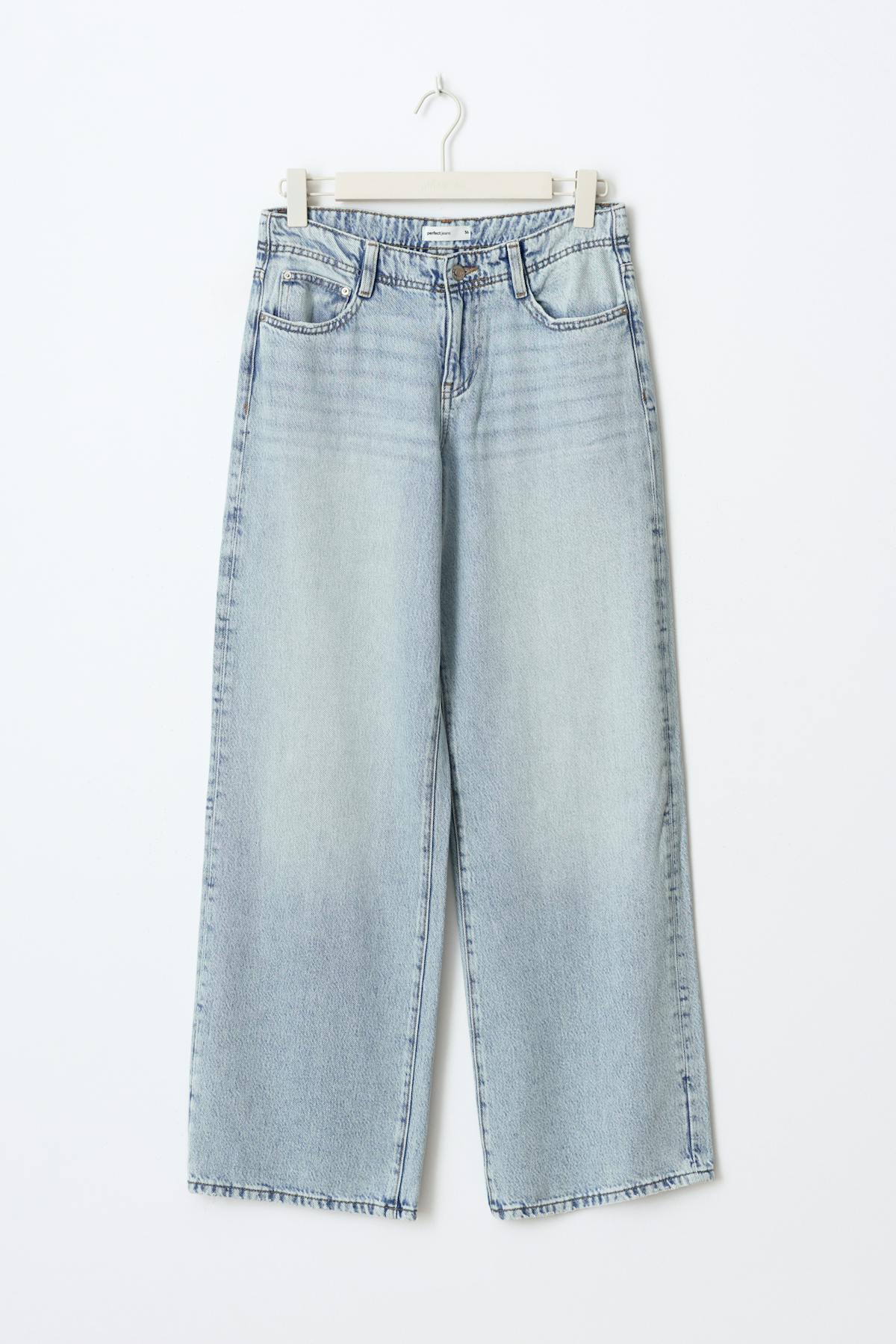 Low wide jeans