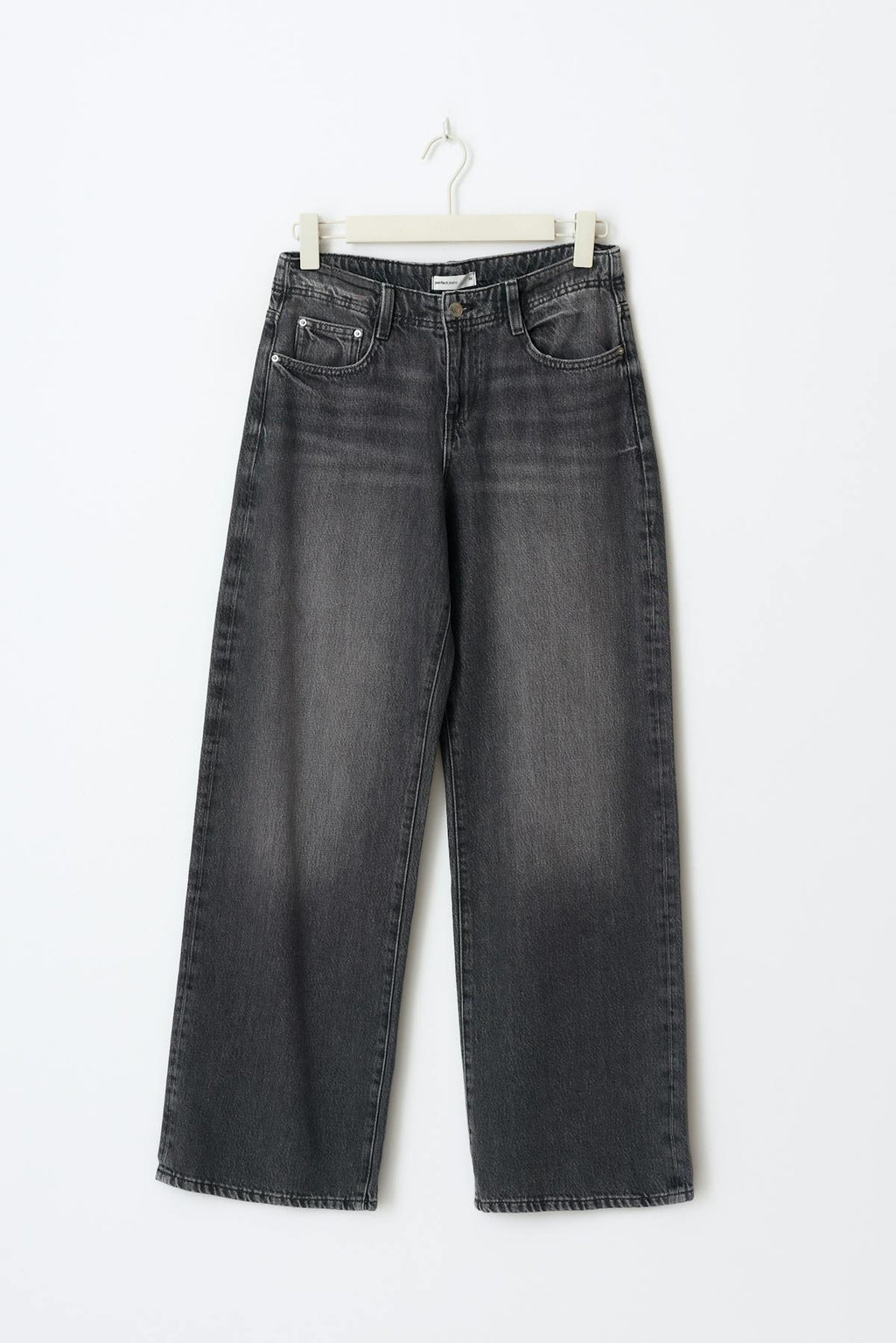 Low wide jeans