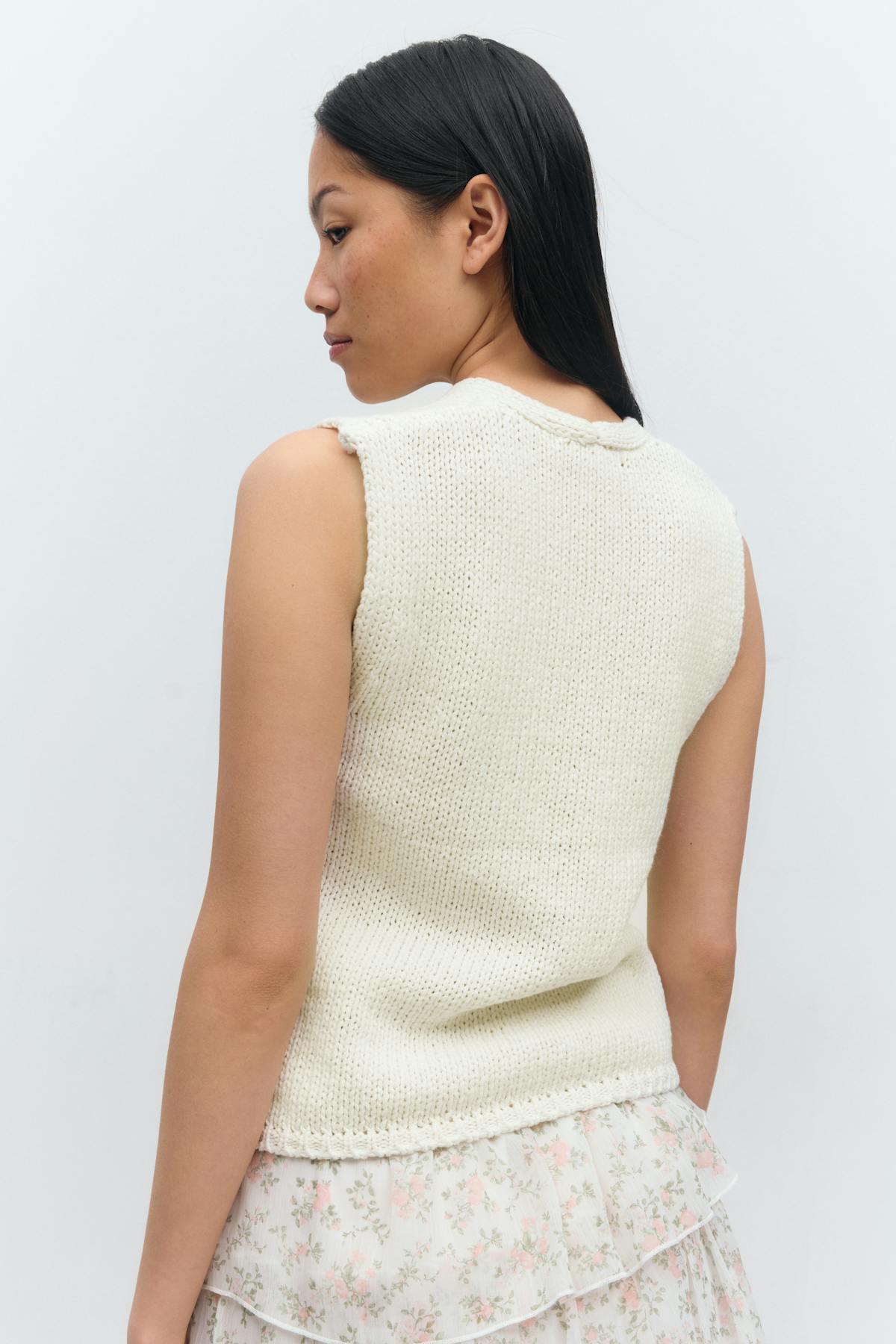 Knitted tape yarn vest