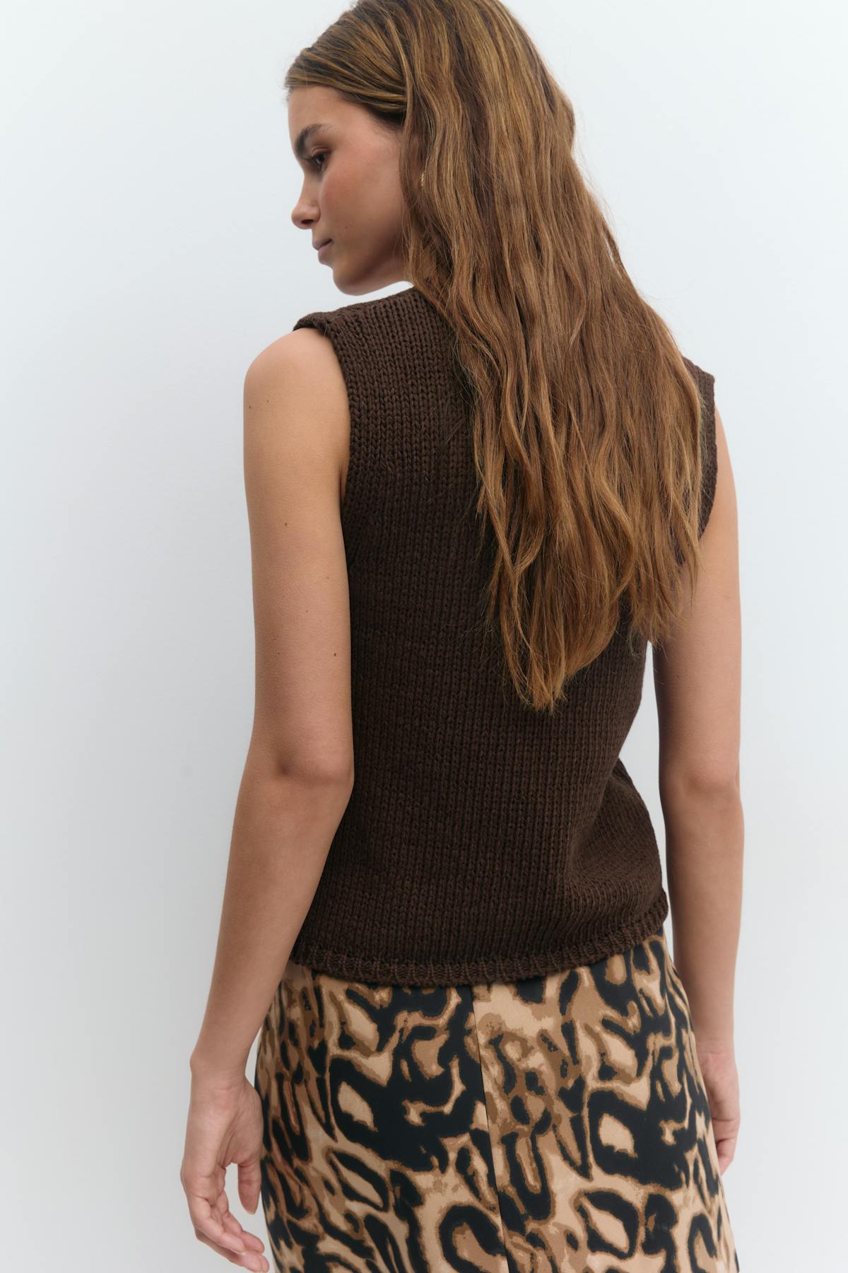 Knitted tape yarn vest
