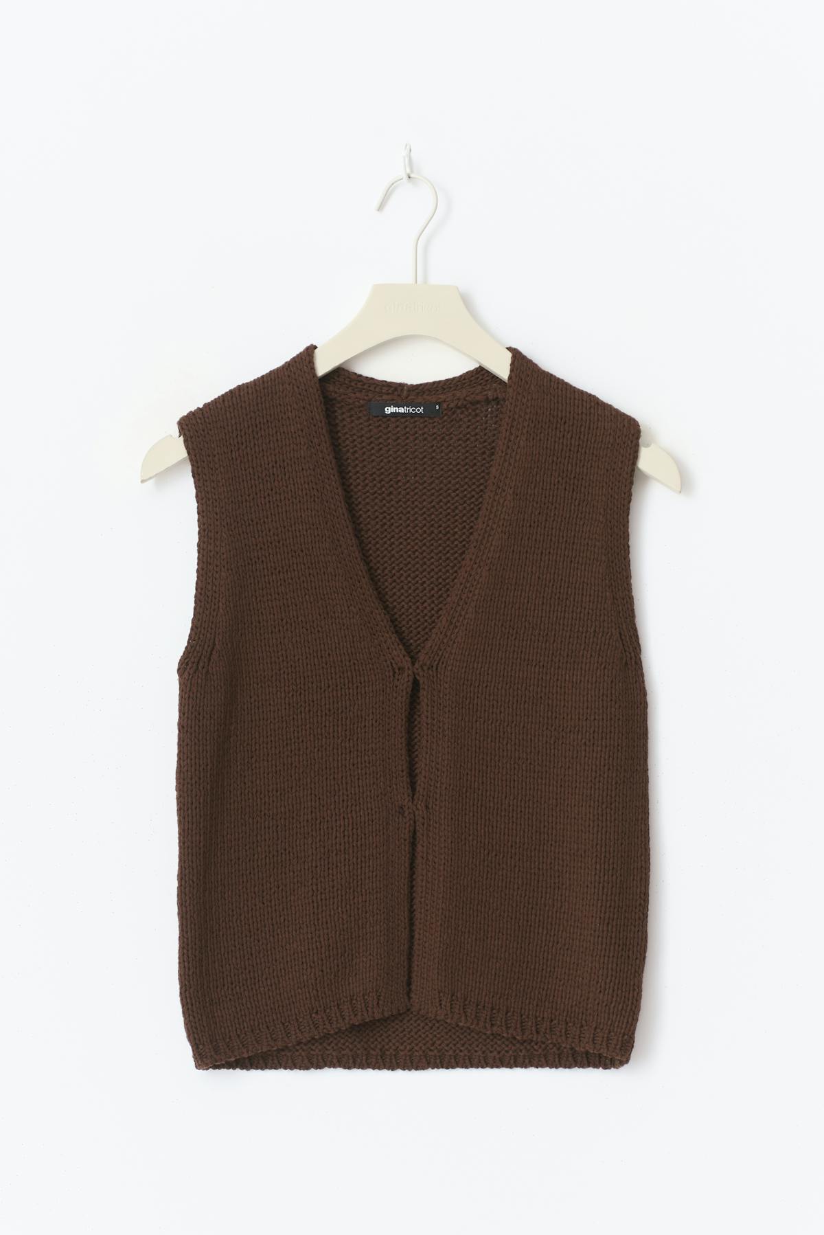 Knitted tape yarn vest