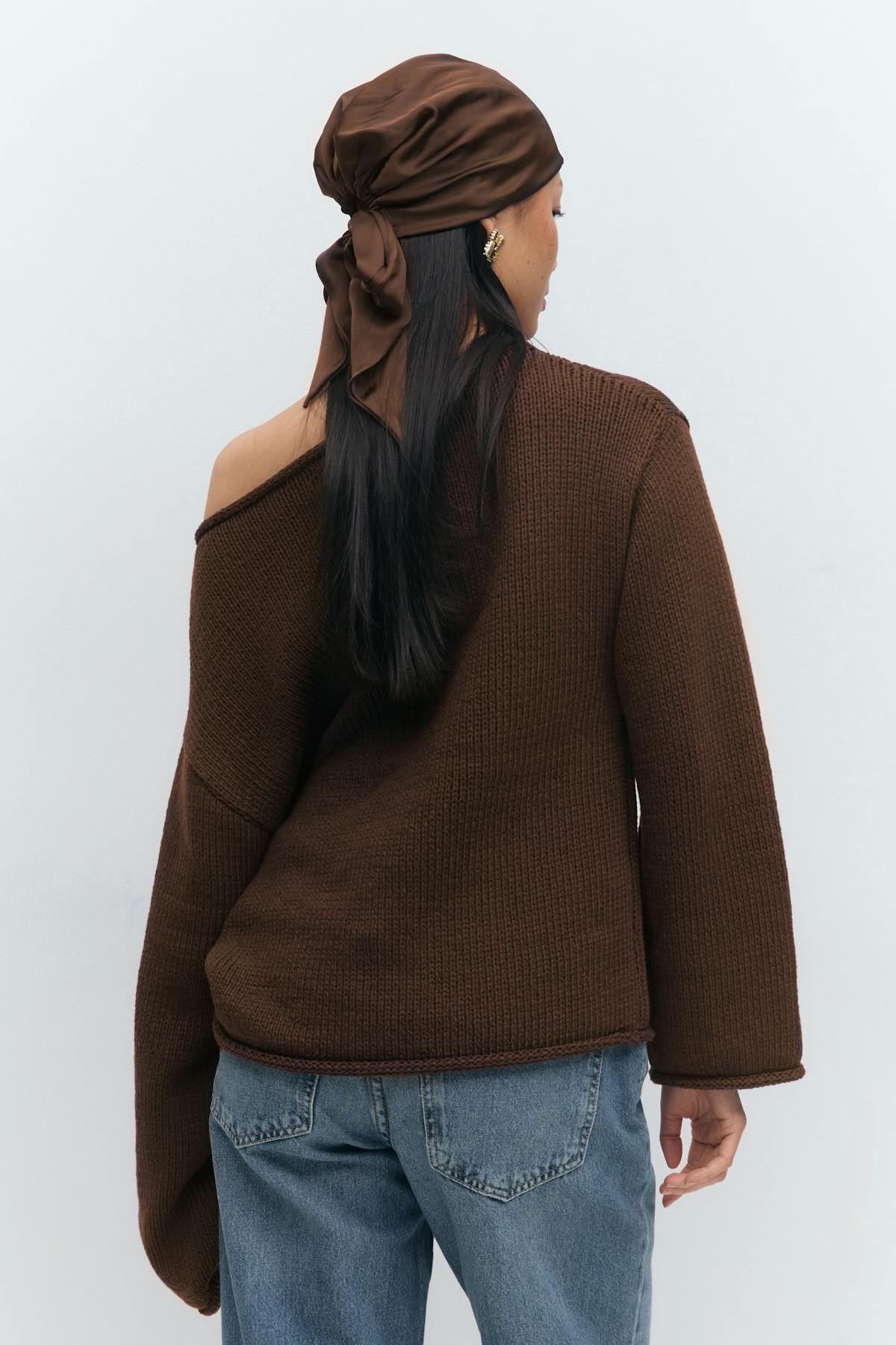 Knitted tape yarn sweater