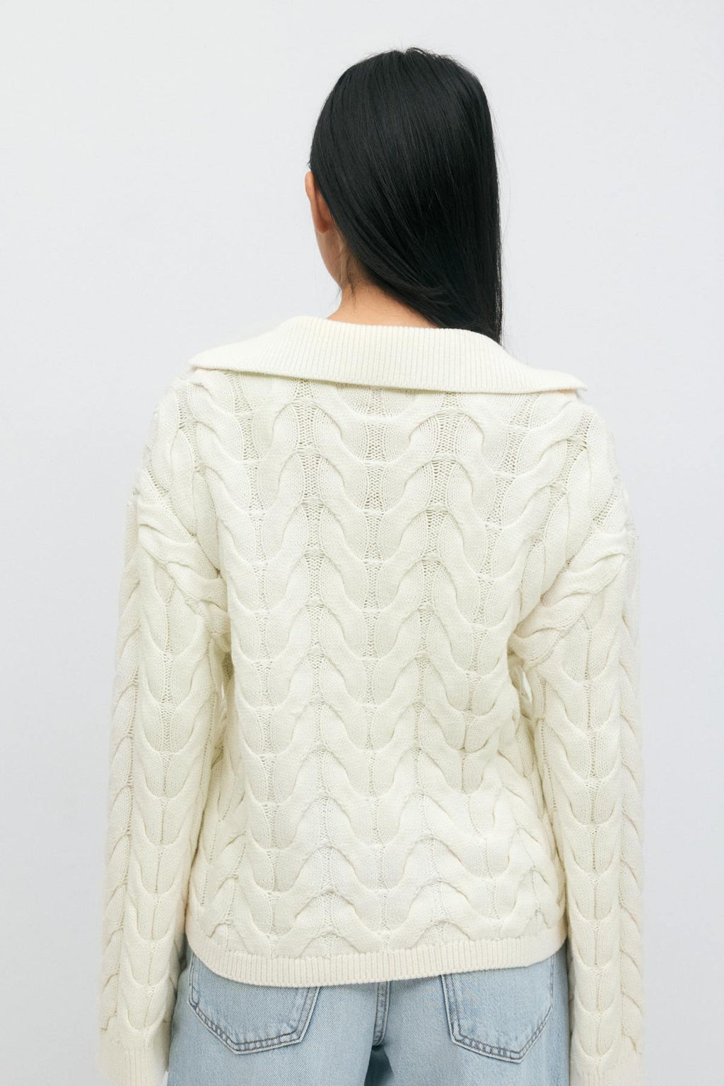 Knitted cable collar sweater